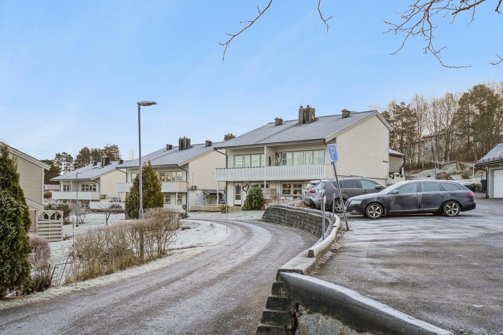 Leiligheten ligger nærme borettslagets oppstillingsplasser. Fra borettslaget er det kort vei til Vestnes sentrum og fine turområder i Kråkvika Galleribilde