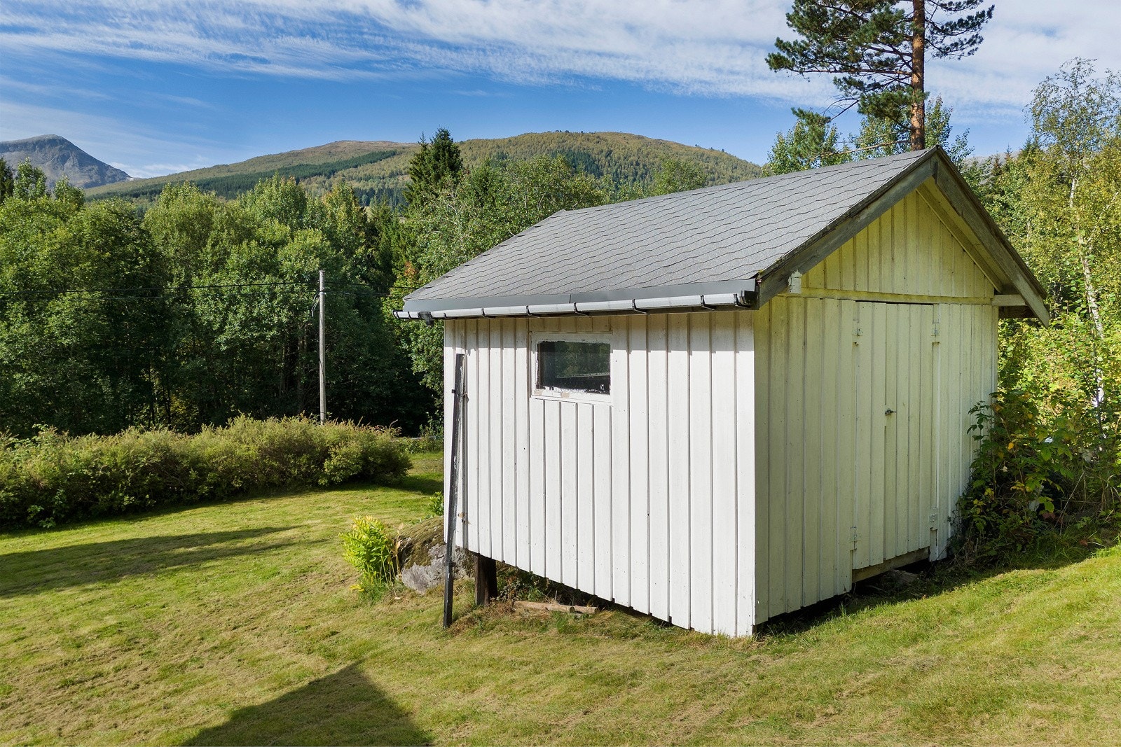 Dette lille uthuset passer godt til lagring av verktøy og hageredskap. Galleribilde