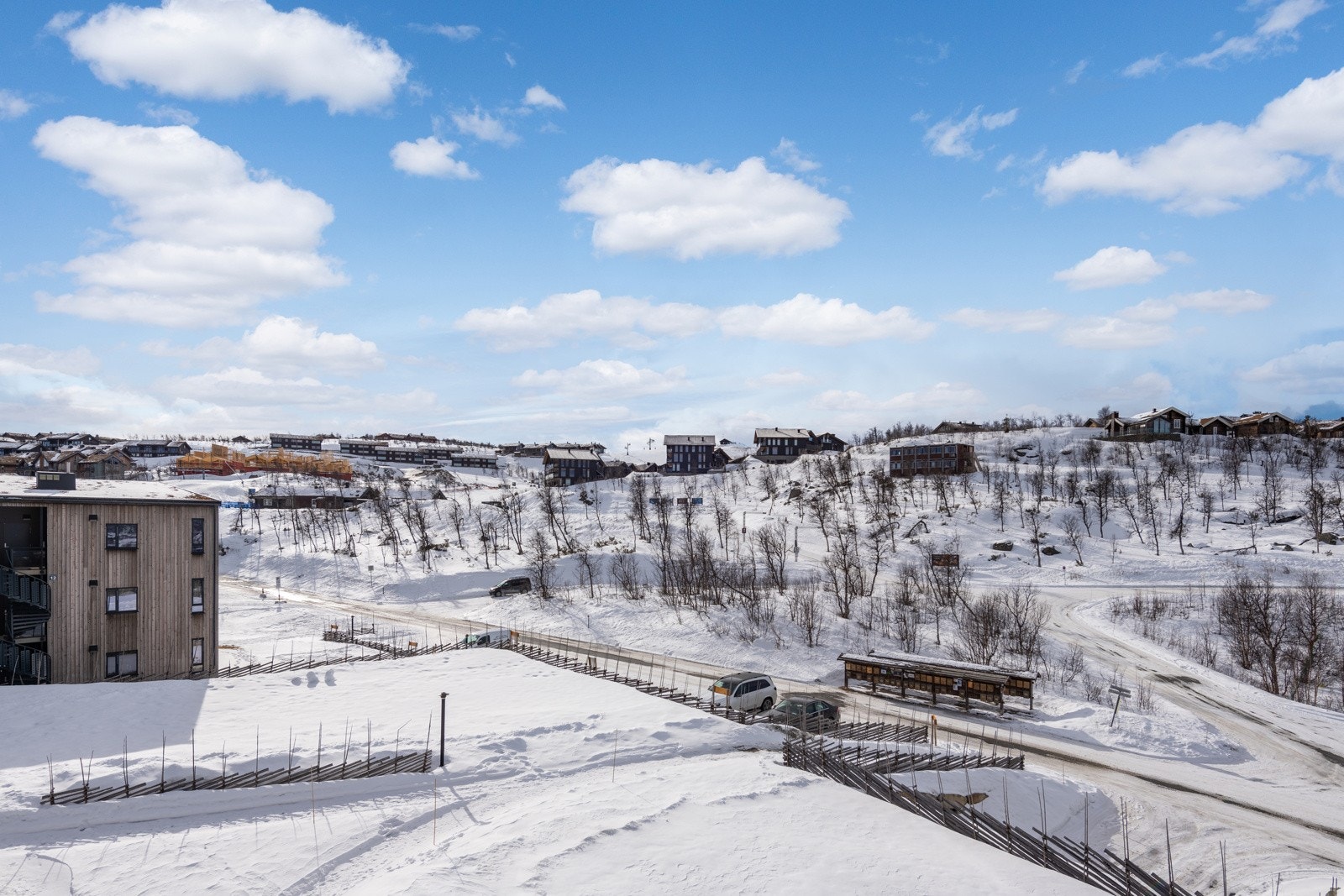 Bo midt i skieldoradoet på Geilo med direkte tilgang til skisporene og alpinanlegget. Galleribilde