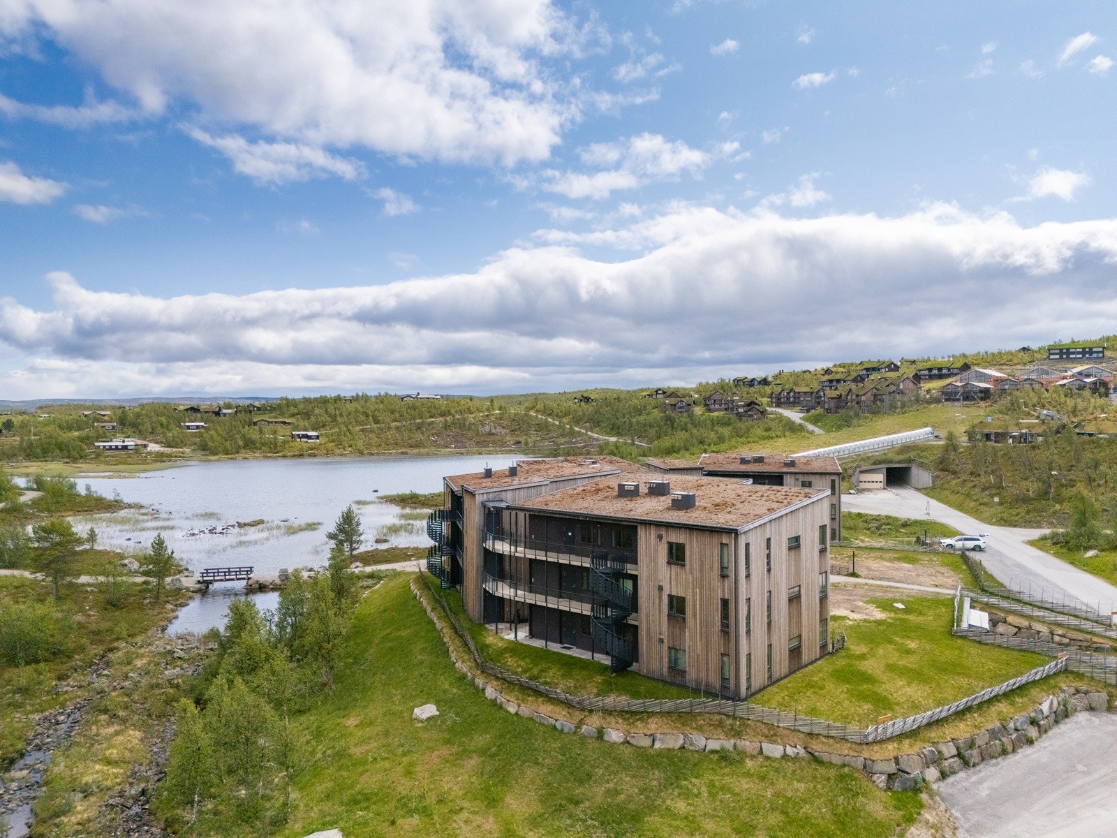 Idylliske Geilotjødnet rett utenfor døren. Galleribilde