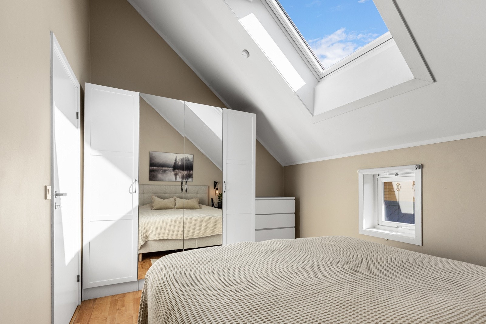 Soverommet har garderobeskap. Galleribilde