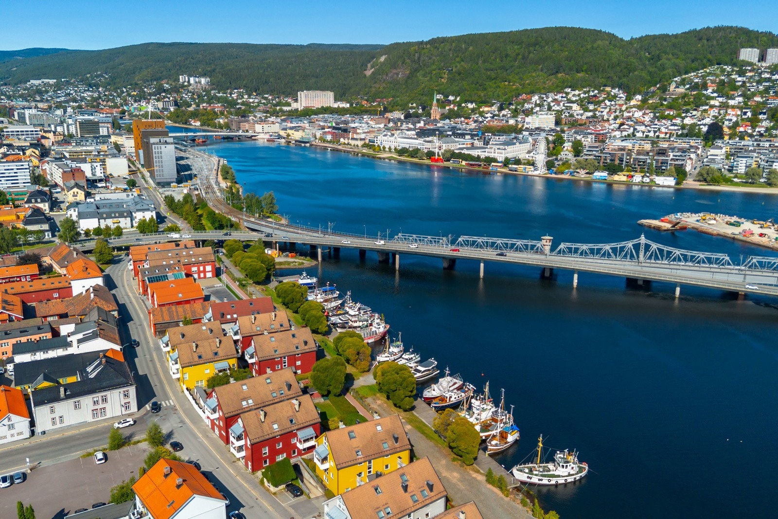 Her kan man følge med på innseilingen til elva. Galleribilde