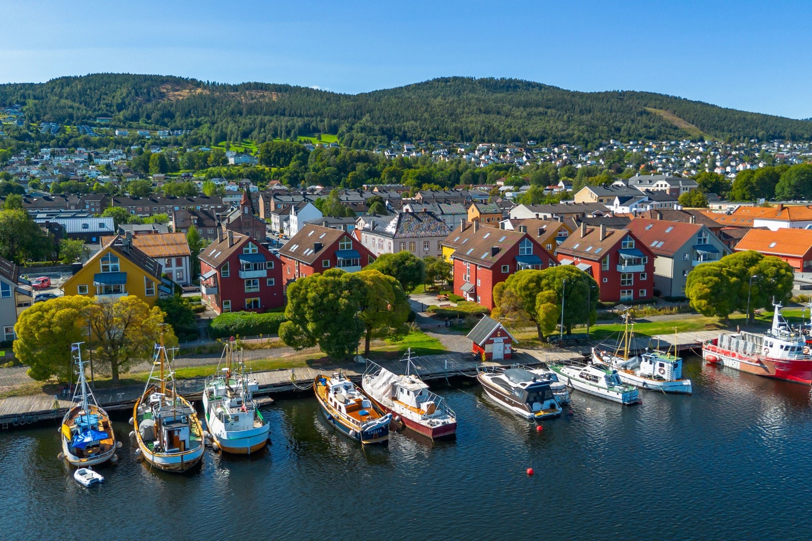 Leiligheten har en idyllisk beliggenhet rett i nærheten av Drammenselva. Galleribilde