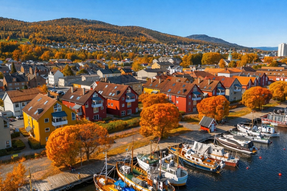 Privatmegleren ved Magnus Landgraff har gleden av å presentere denne meget pene toppleiligheten over to plan med flott utsikt mot Drammenselva og garasjeplass beliggende på Gyldenløve brygge. Galleribilde