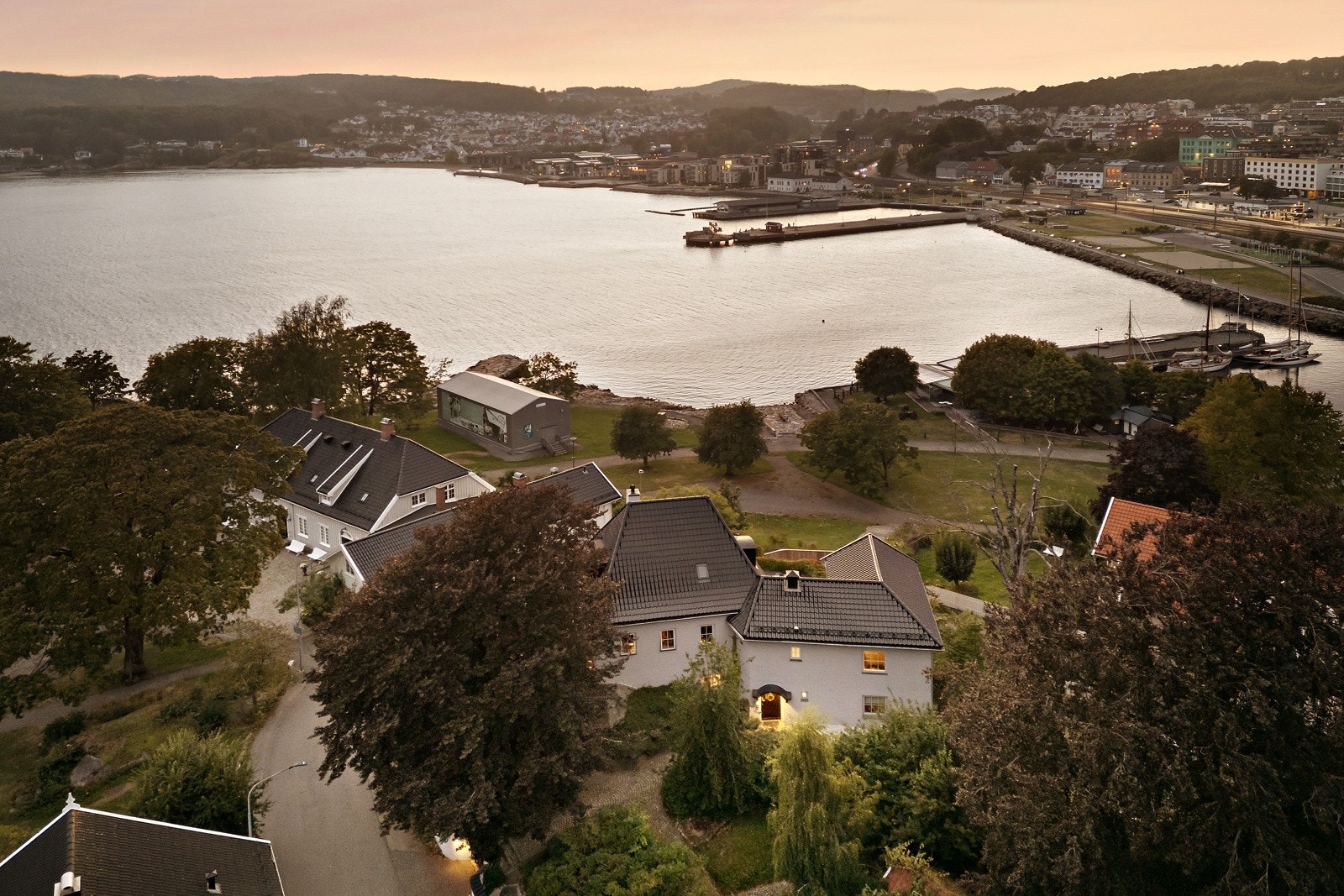 En unik boligeiendom på toppen av Tollerodden Galleribilde