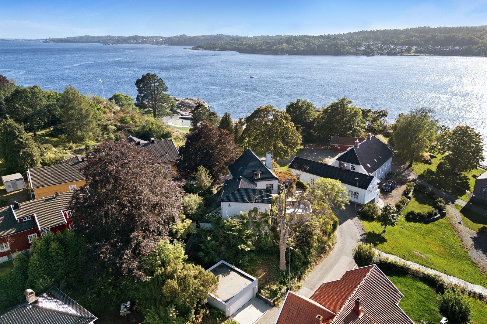 Unik beliggenhet på Tollerodden med nærhet til sentrum, strand og småbåthavn Galleribilde
