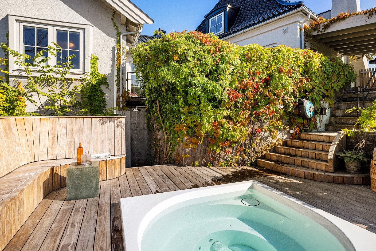 Uteplass med utedusj Galleribilde