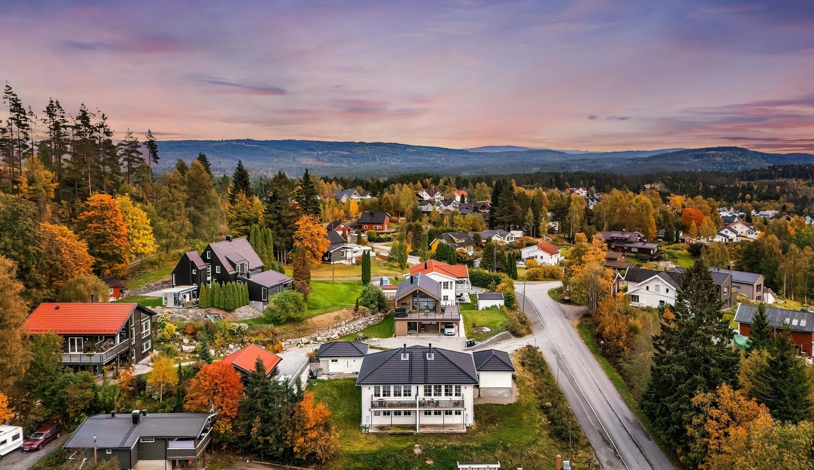Det er kort vei til Finnkollen idrettsanlegg, kun 400 meter fra boligen. Galleribilde