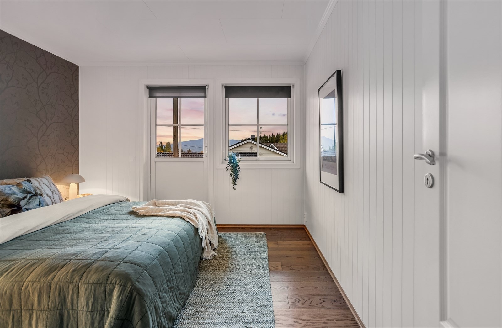 Hovedsoverommet har god plass til dobbeltseng og garderobeløsning. Galleribilde