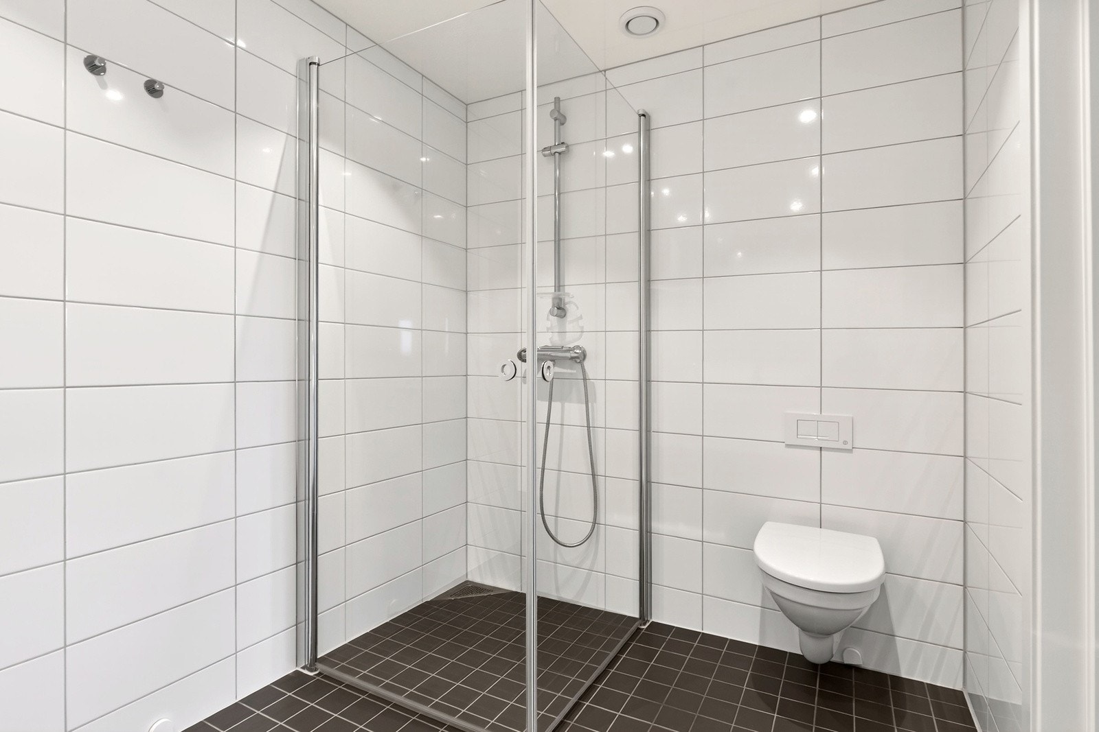 Flislagt bad med varmekabler Galleribilde