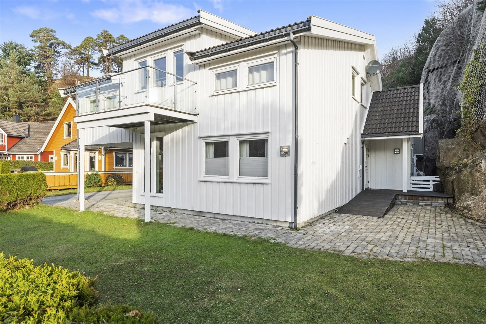 Hage i front Galleribilde