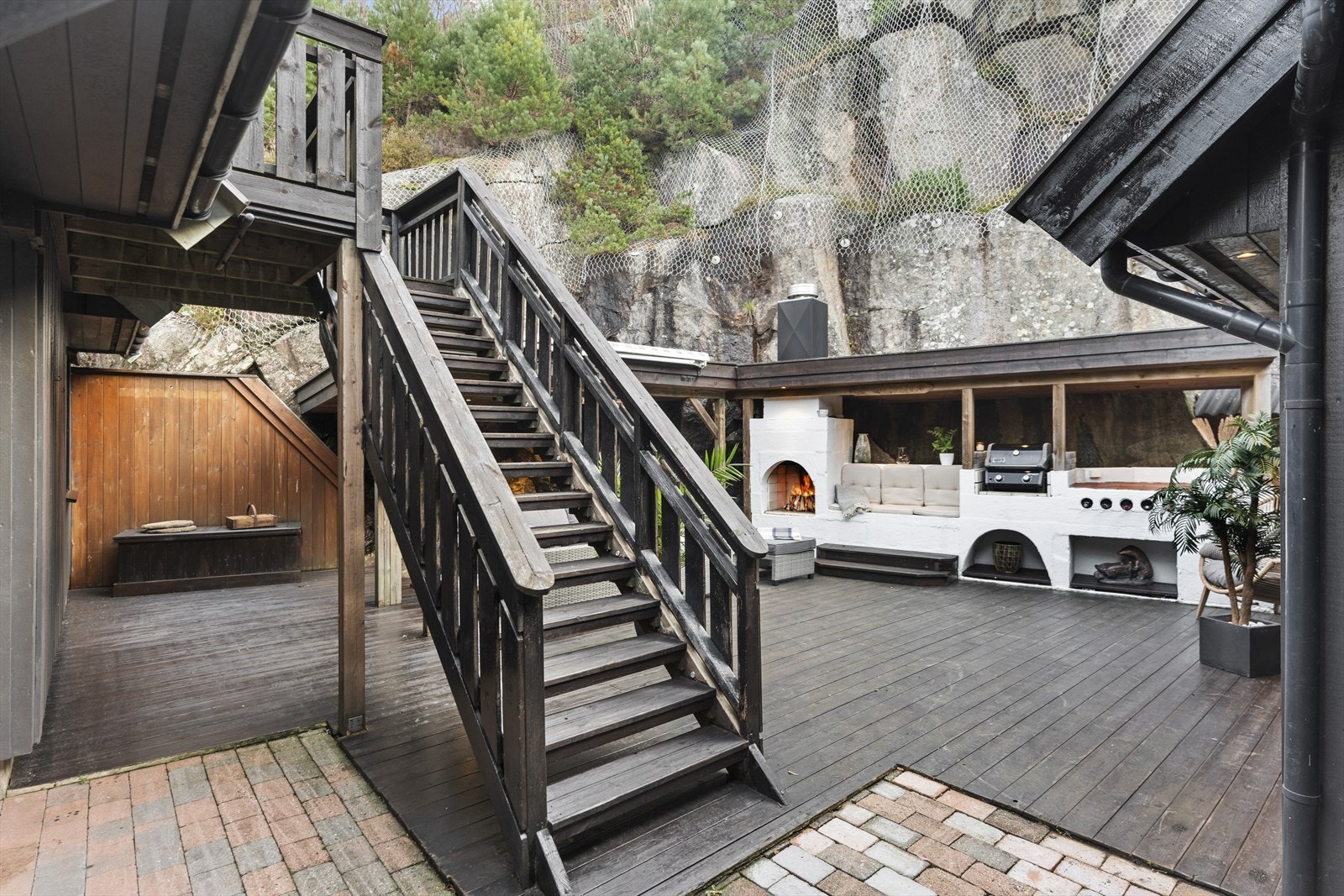 Idyllisk og usjenert bakgård Galleribilde