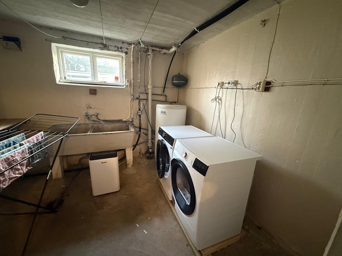 Helt ny vaskemaskin og tørketrommel. Avfukter for raskere tørking og frisk lukt. Galleribilde