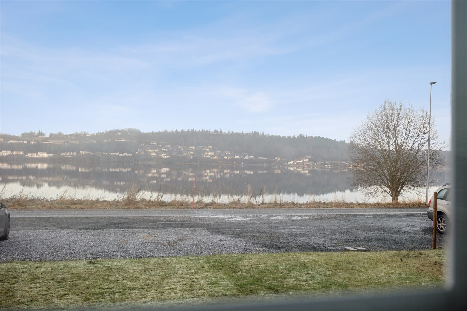 Terrassen vender mot NordVest og har ettermiddag/kveldssol. Galleribilde