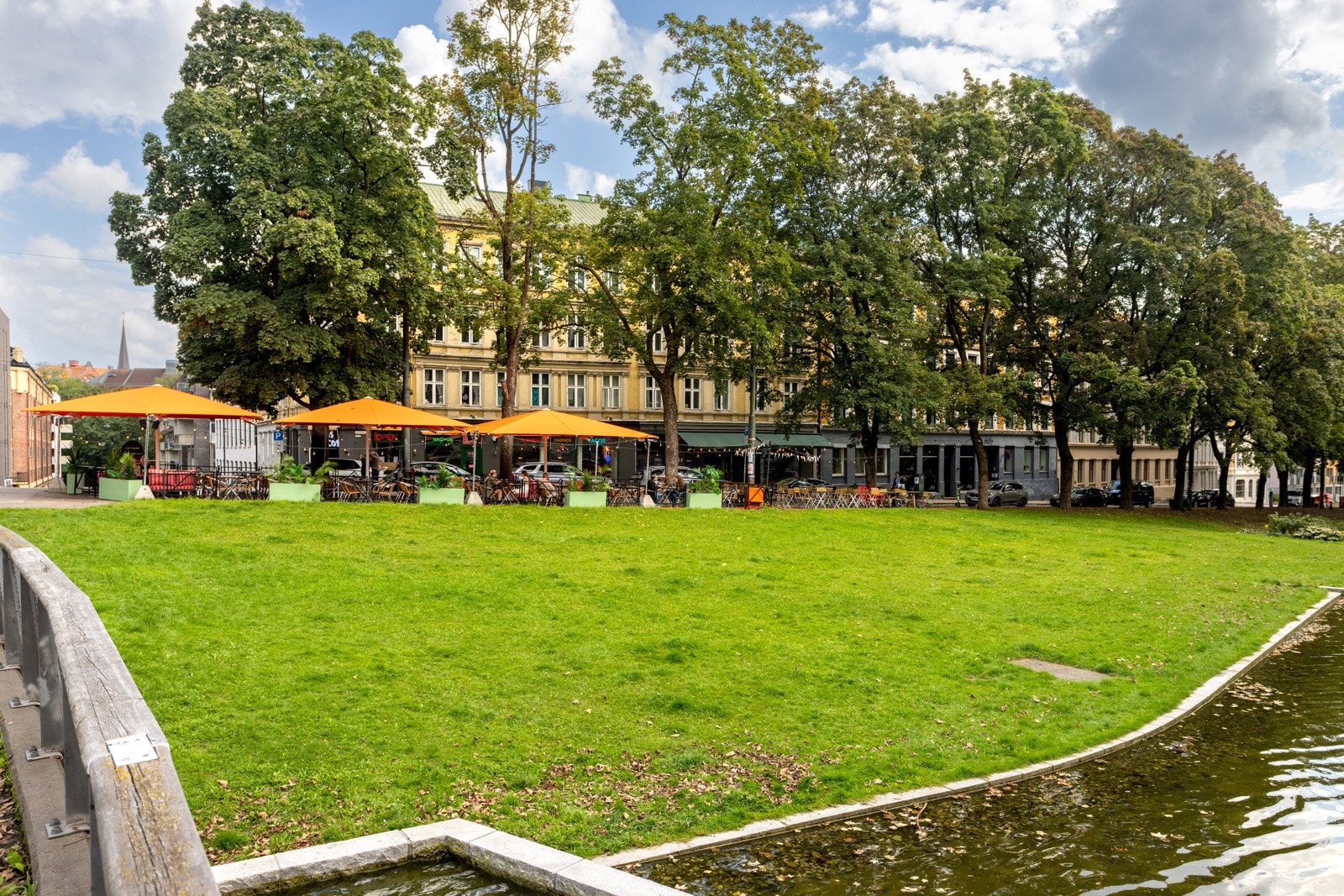 Alexander Kiellands plass fungerer som et viktig knutepunkt med svært gode kollektivforbindelser, butikker og spisesteder Galleribilde