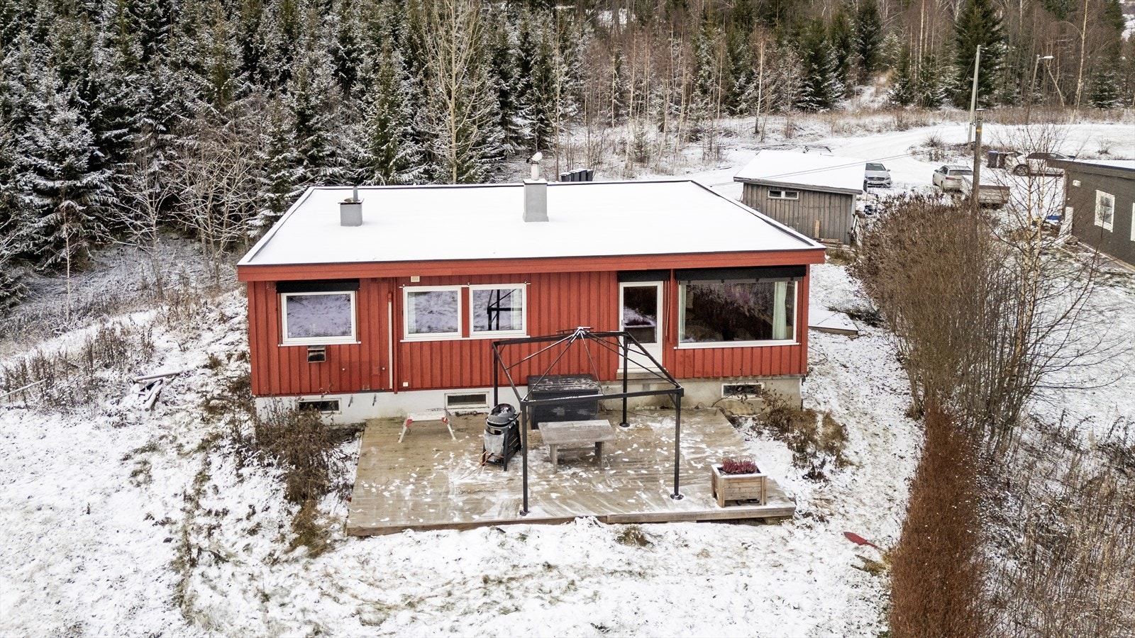 Terrasseplatting utenfor stue. Galleribilde