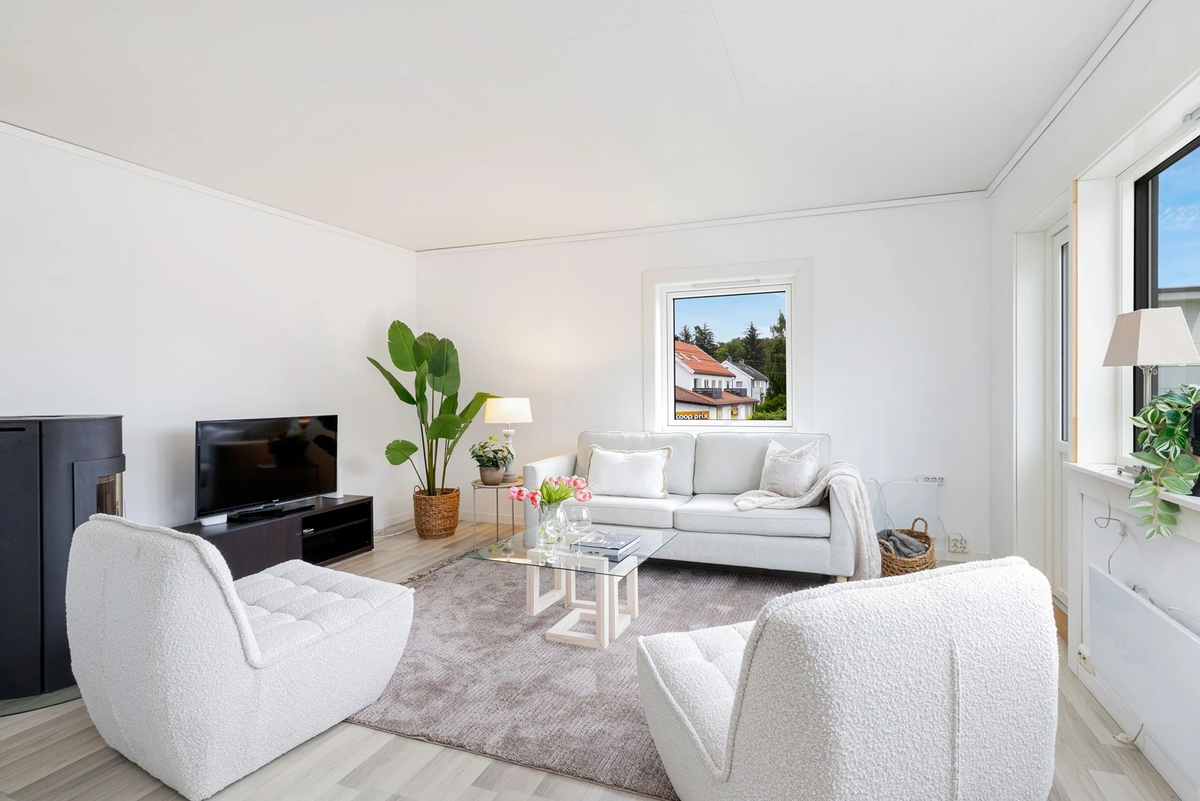 TV-Stue med plass til mange gjester. Galleribilde