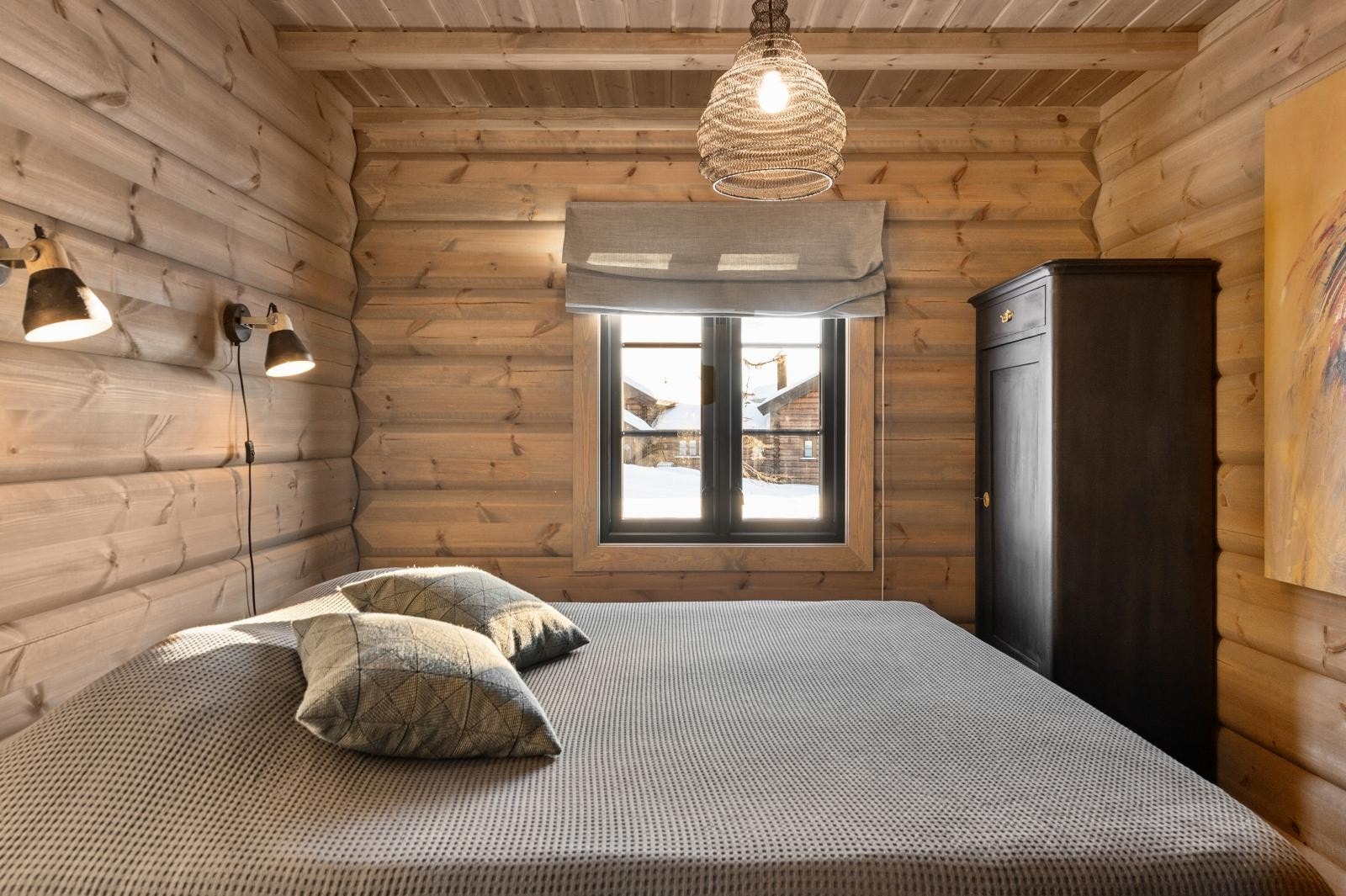 Haugom 12 byr på hele fire gode soverom. Hovedsoverommet er plassert i 1. etasje. Galleribilde