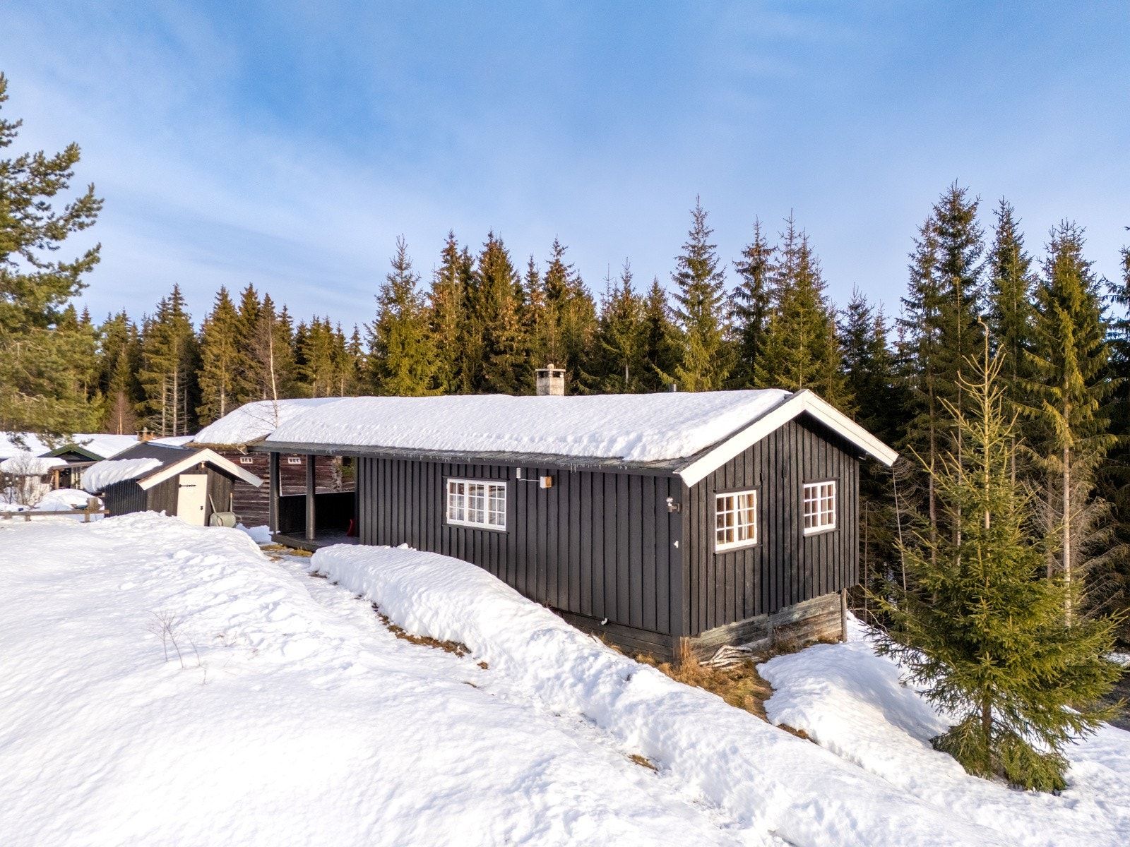 Velkommen til Solbergvegen 42, presentert av Privatmegleren Hamar v/ Elias Kaulum! Galleribilde