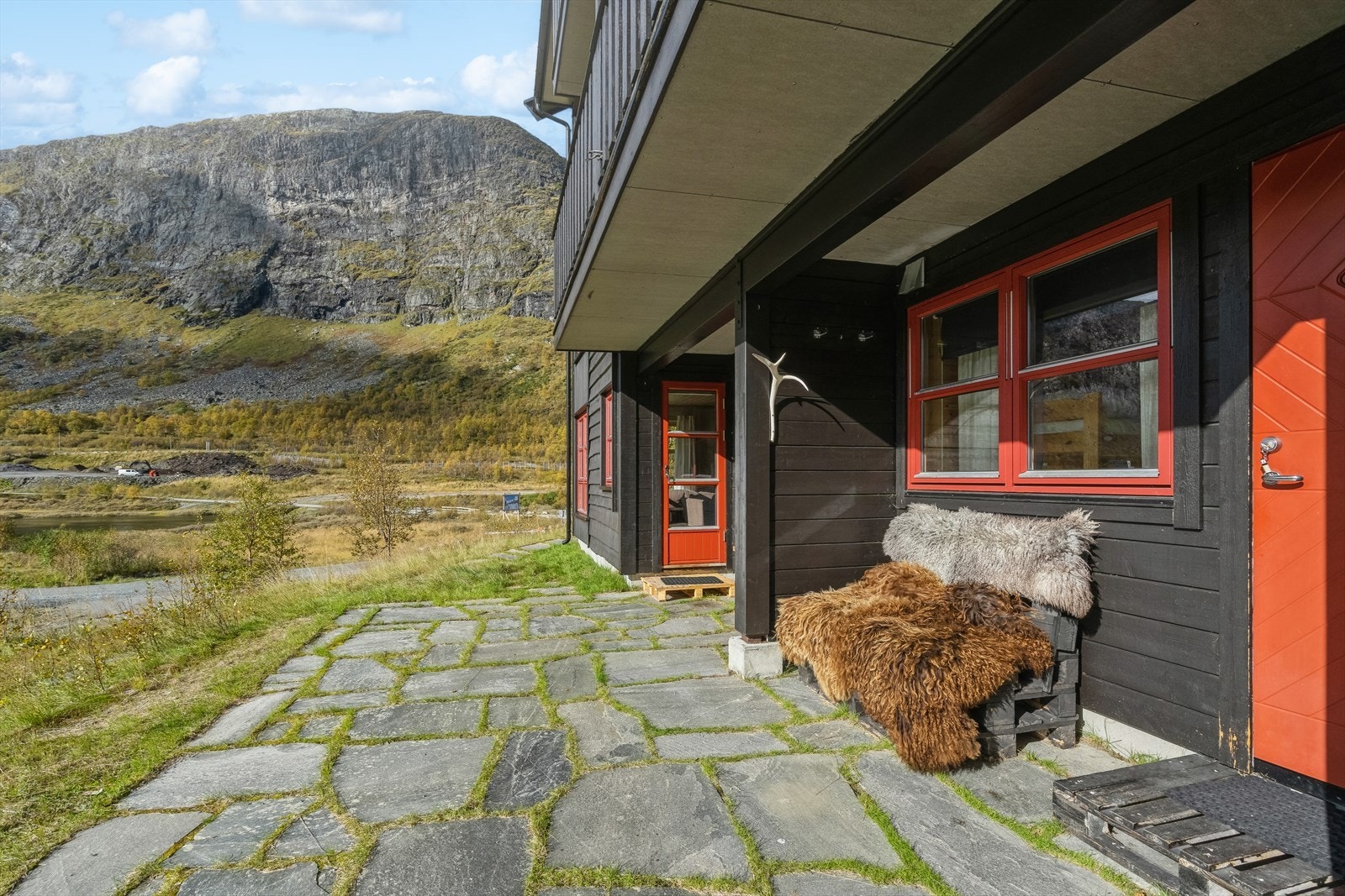 Her kan du sitte og nyte morgenkaffen i solvegen Galleribilde