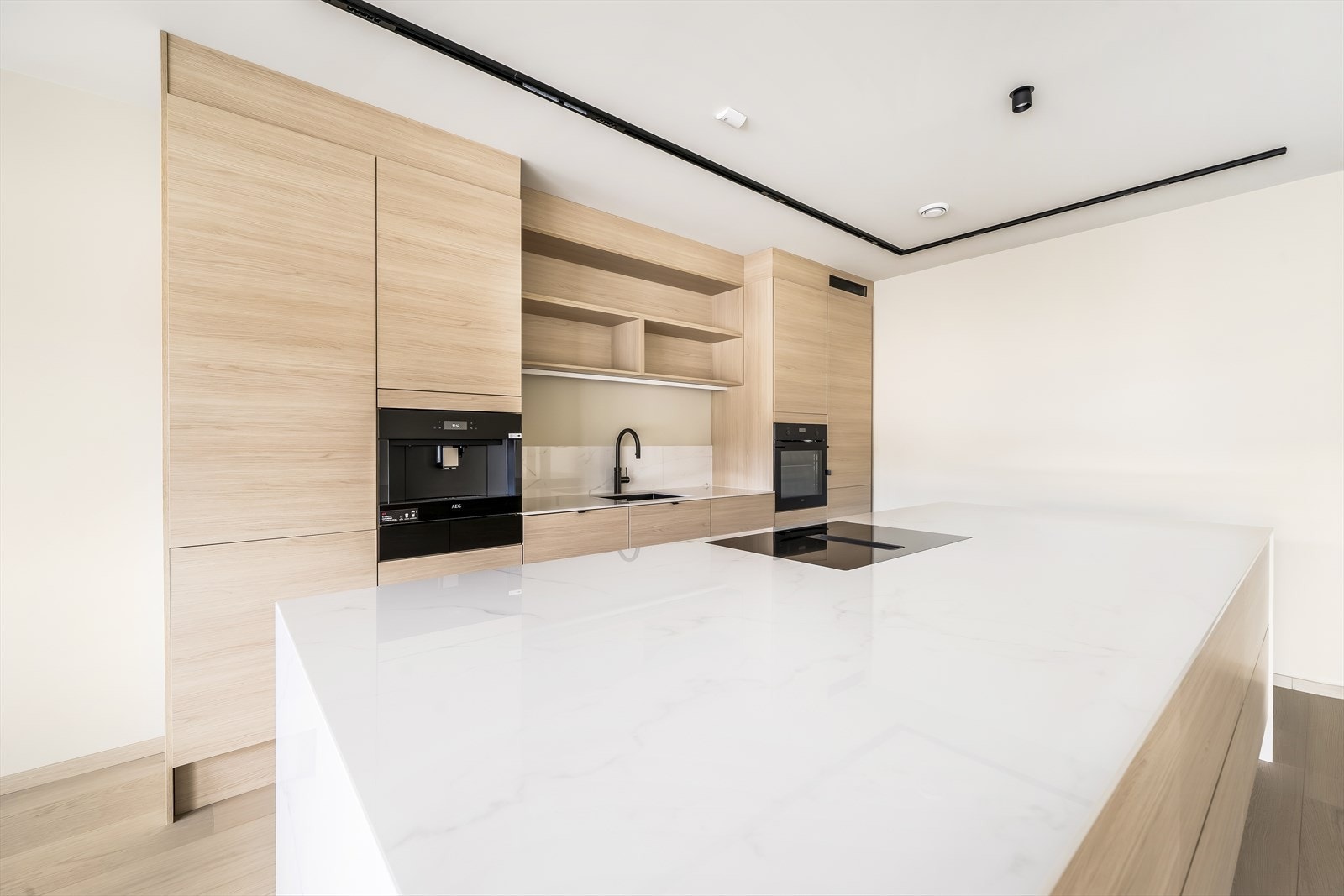 Benkeflate i stein gir et stilrent inntrykk - samt er lett å rengjøre! Galleribilde