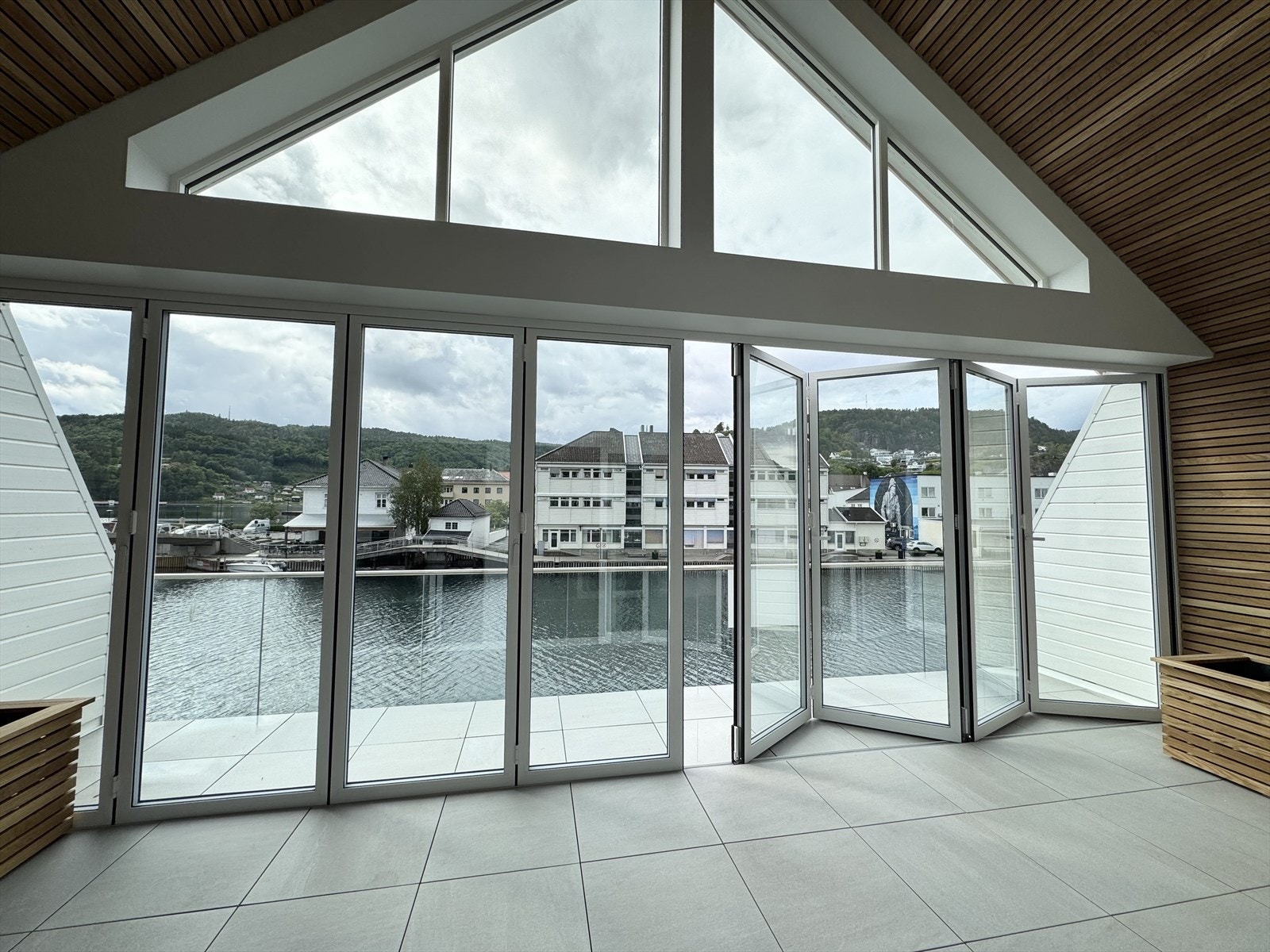 Foldedører i hele fronten Galleribilde