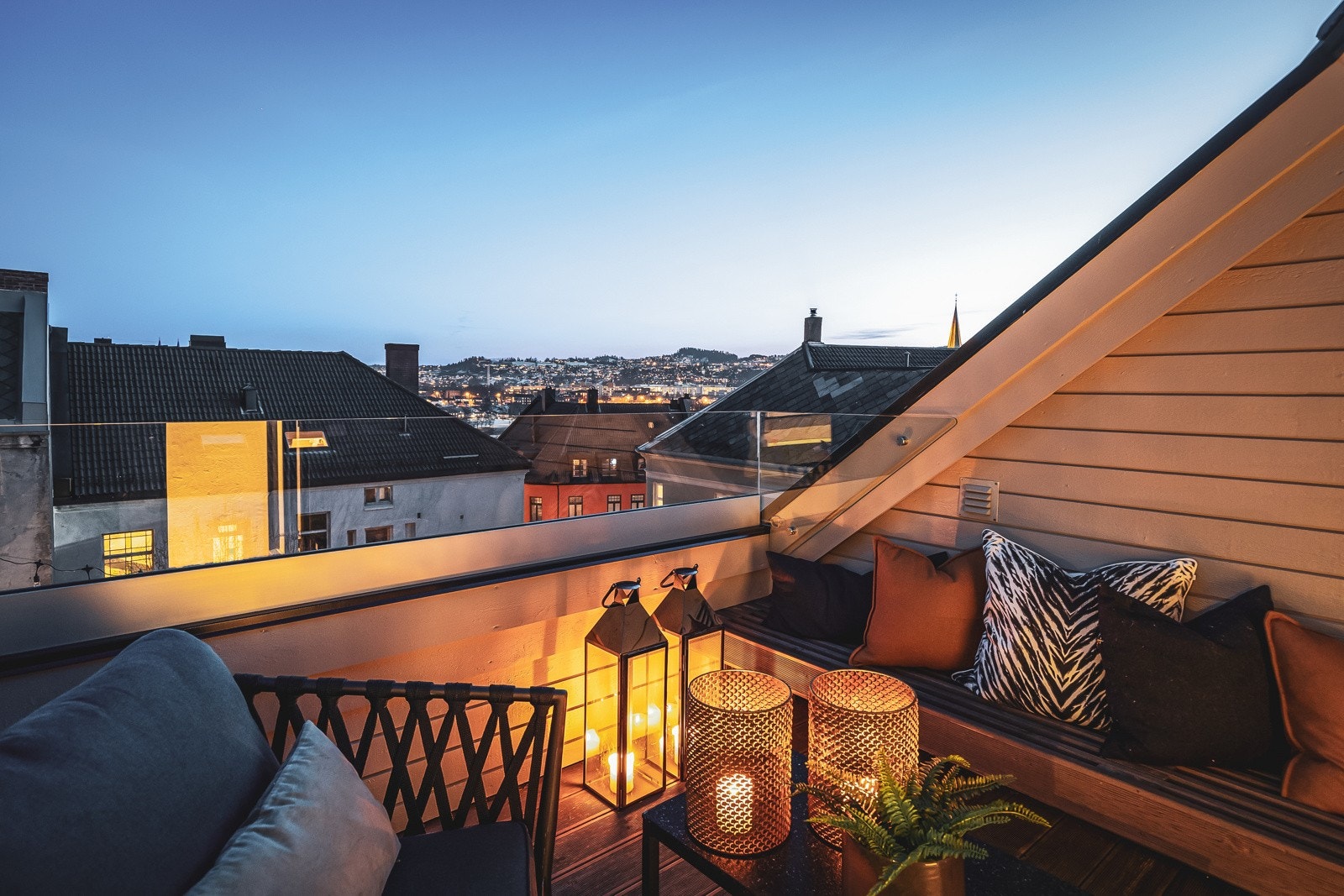 Privat takterrasse i fin tilknytning til spisestua og stuearealet. Galleribilde