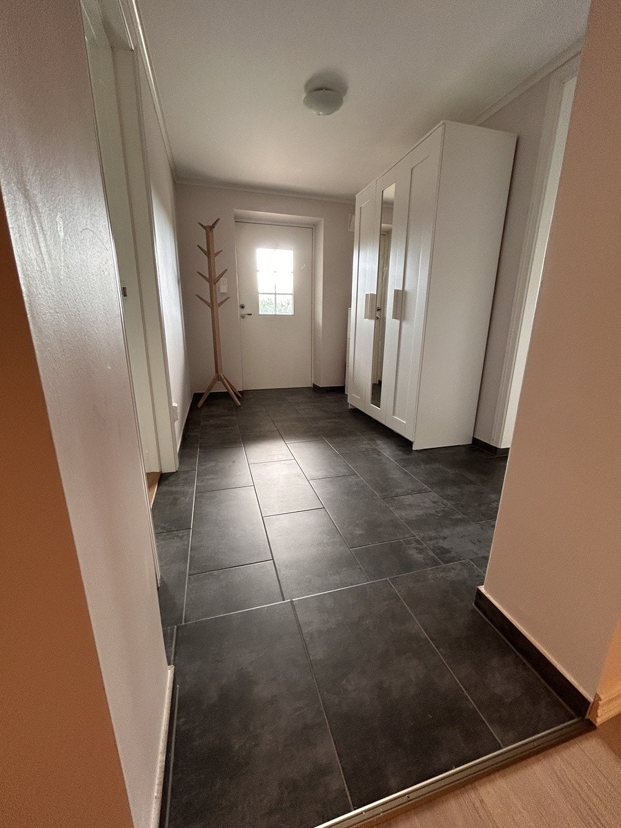 Romslig inngangsparti Galleribilde