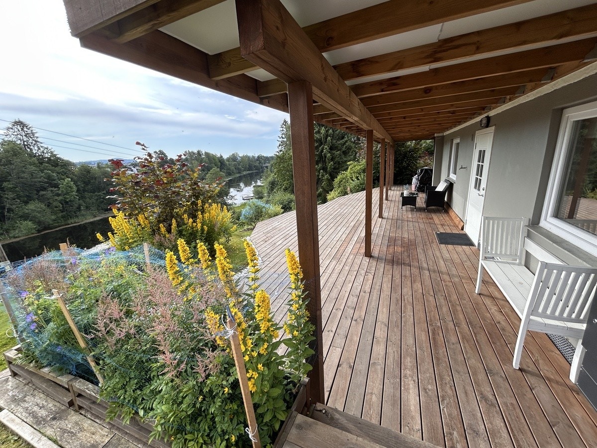 Fin og stor uteplass Galleribilde