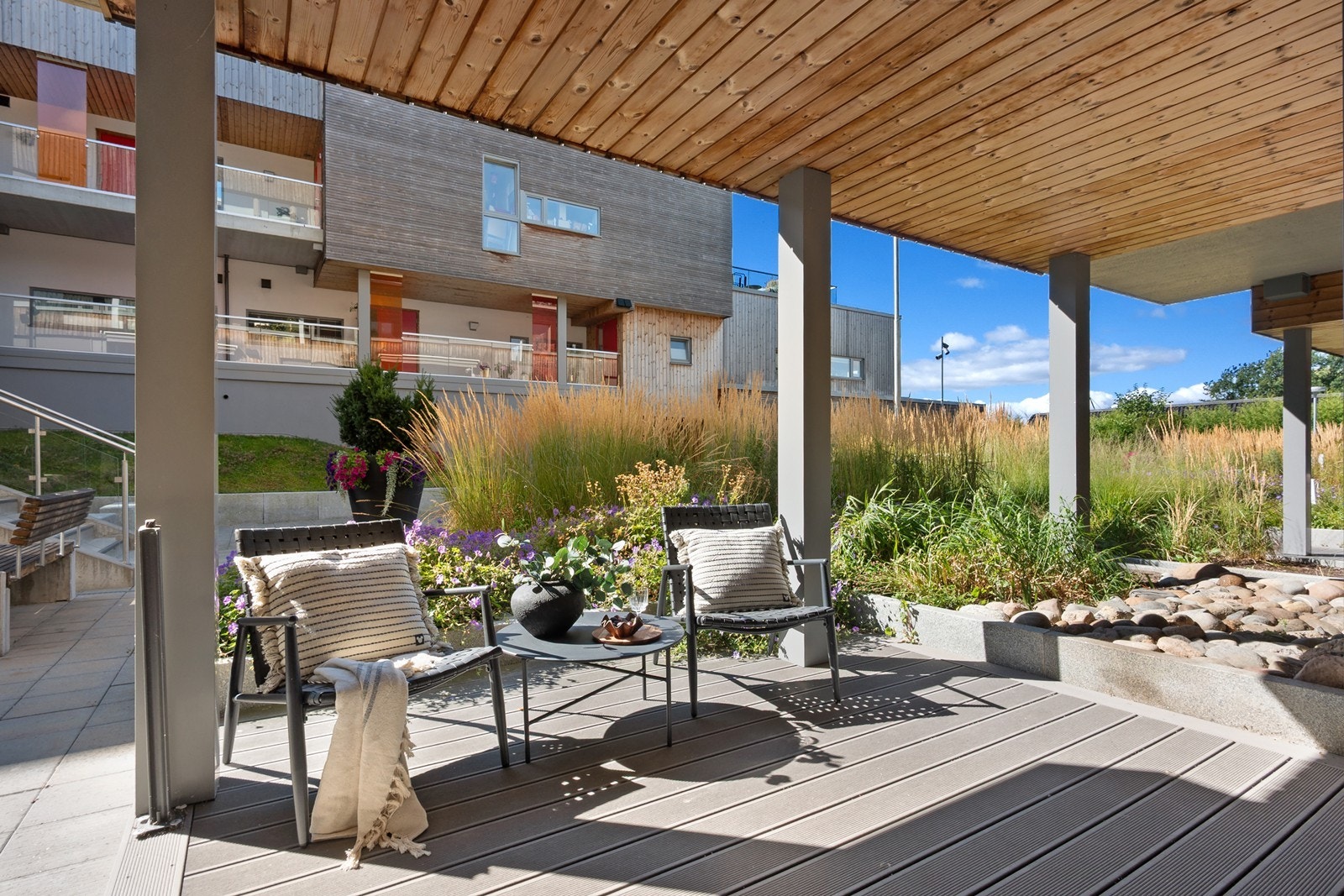 Uteplassen har plass til sittemøblement og ønsket beplanting. Galleribilde