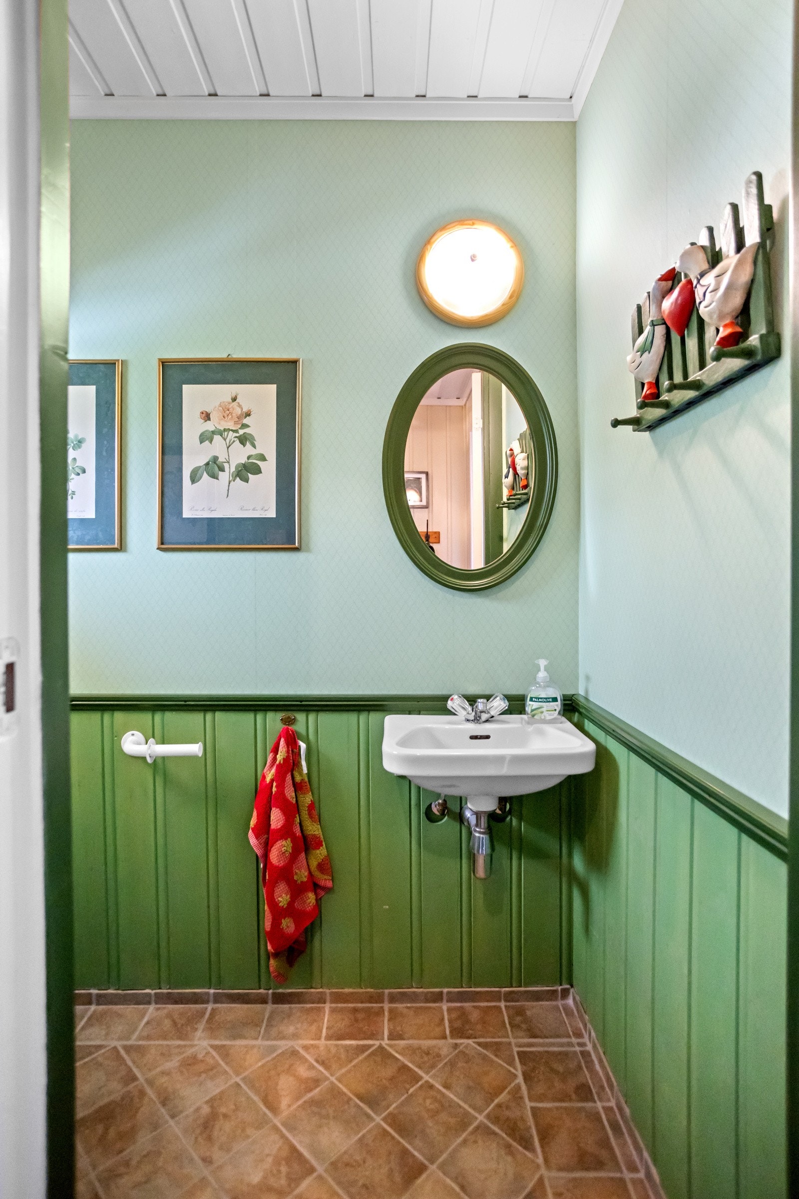 Praktisk gjestetoalett i tilknytning til entreen. Galleribilde