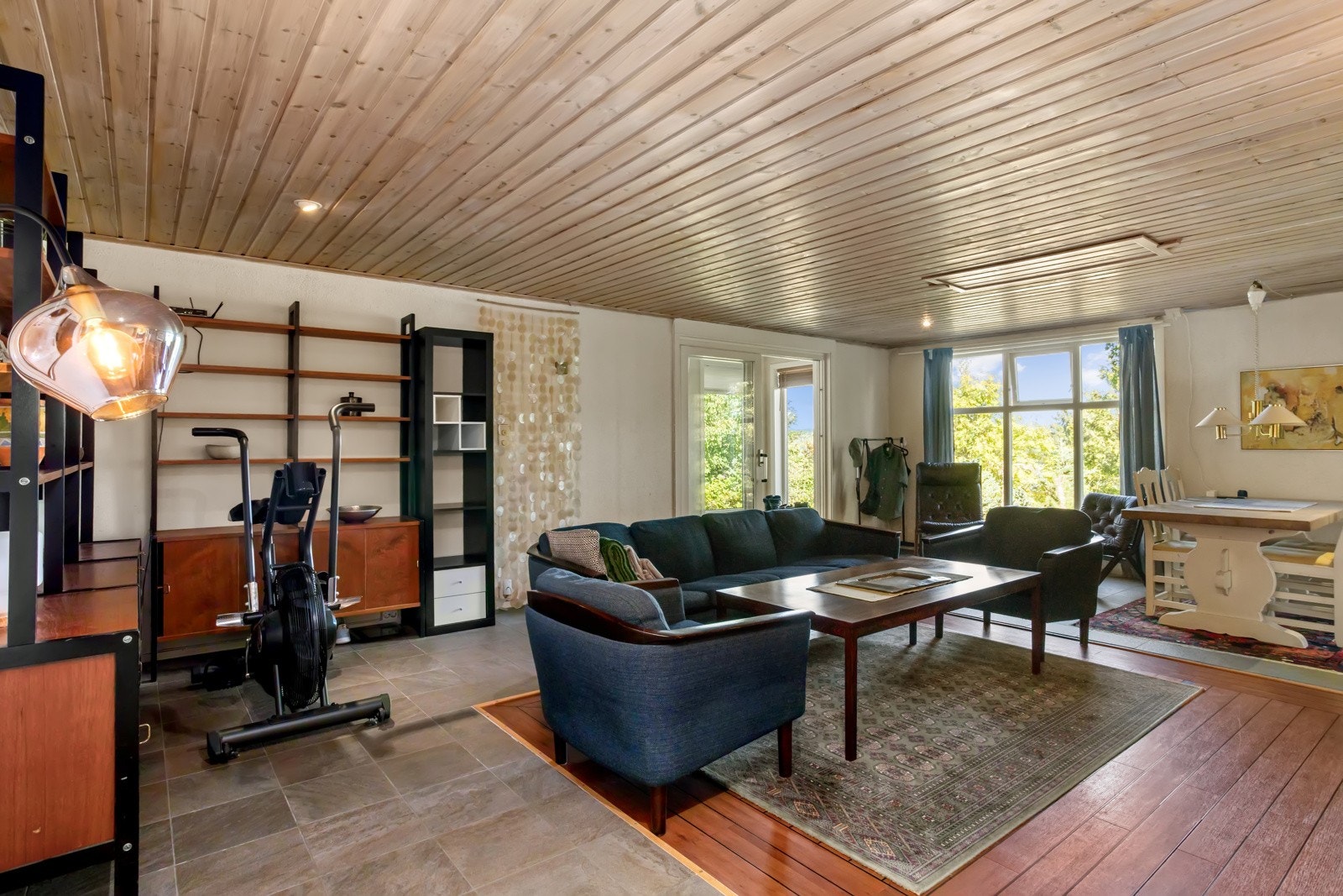 Godkjent hybel med stue/kjøkken, ett soverom, bad m/tilknyttet badstue og egen inngang. Galleribilde