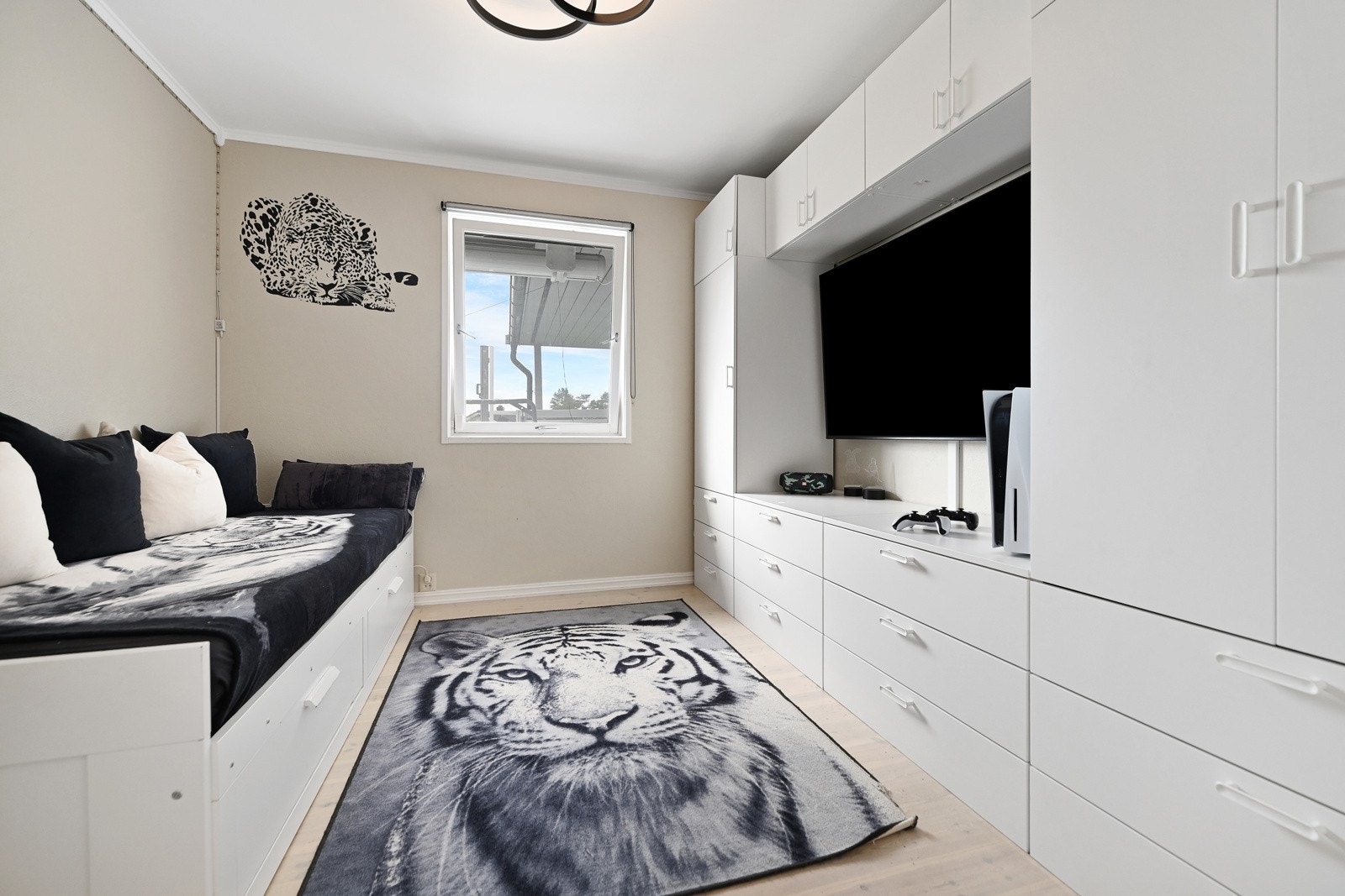 Hoveddelen har tre romslige soverom. Galleribilde