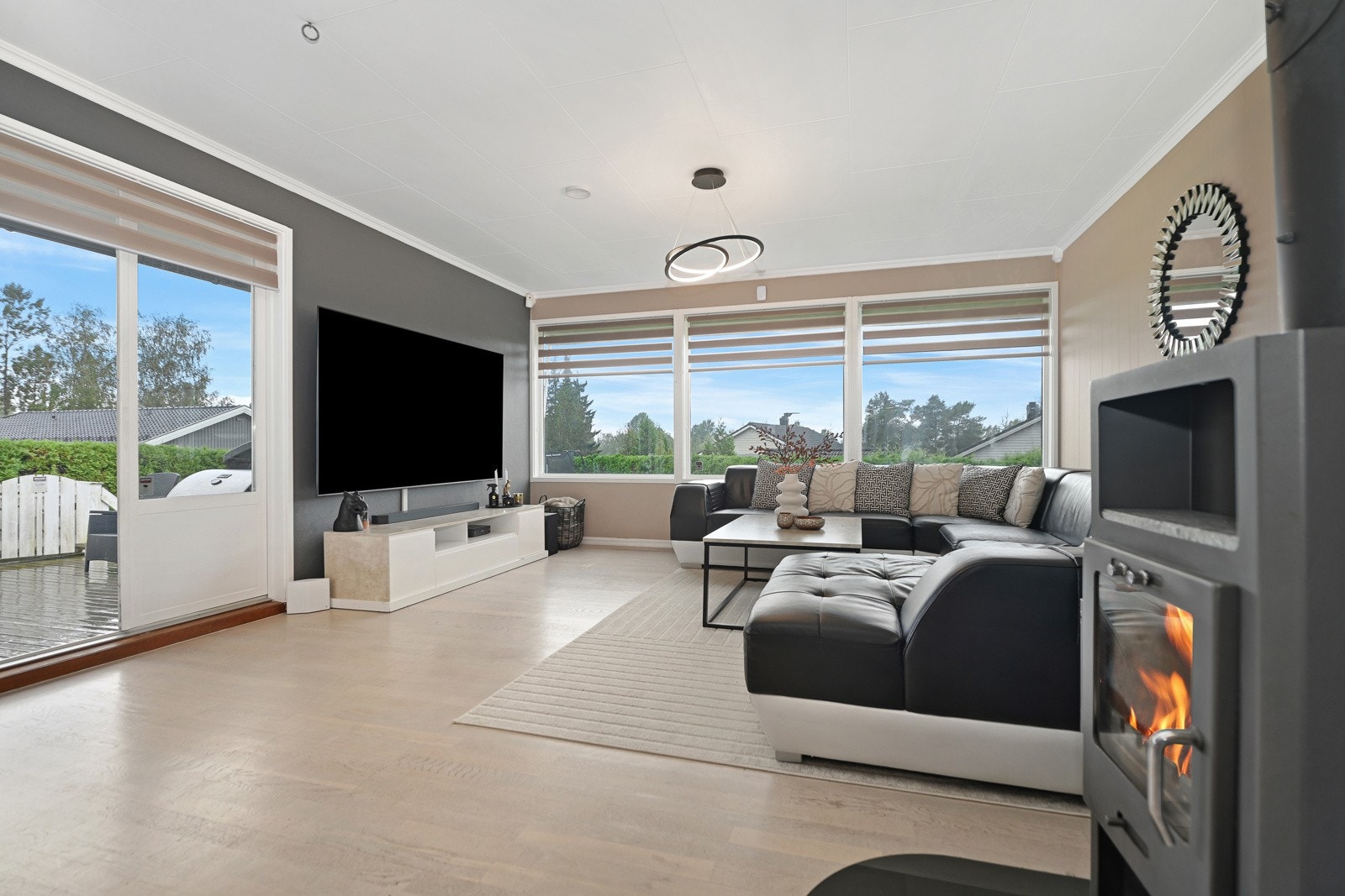 Fra stue med utgang til veranda på 28 m². Galleribilde