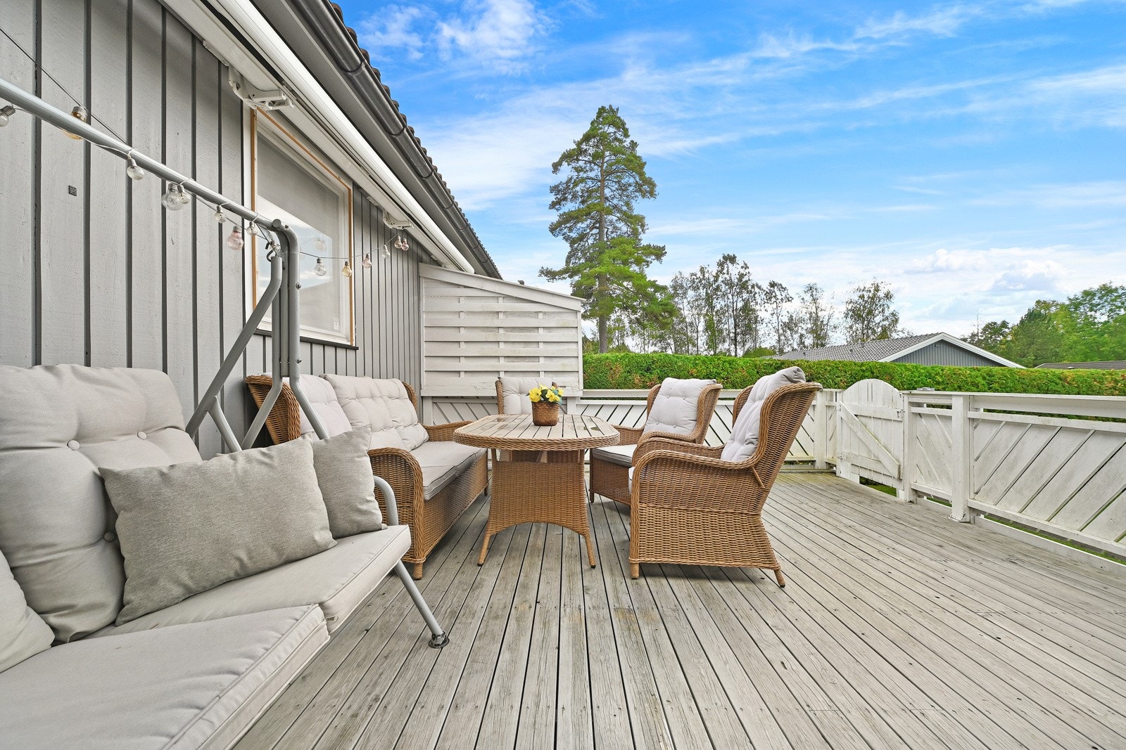 Her er det god plass til grill og sittegruppe. Galleribilde