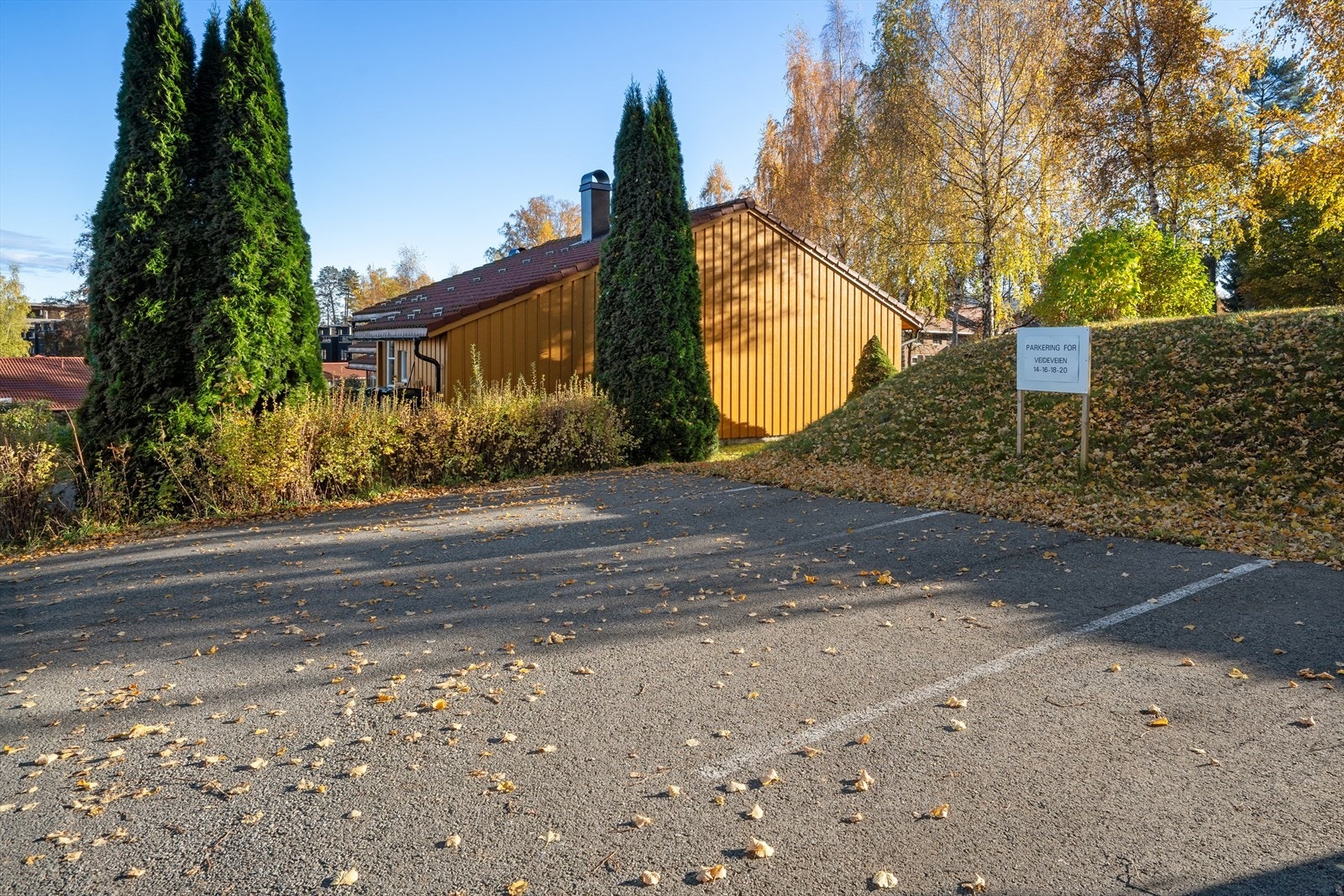 Det medfølger en parkeringsplass, nr. 16, samt gjesteparkeringer Galleribilde