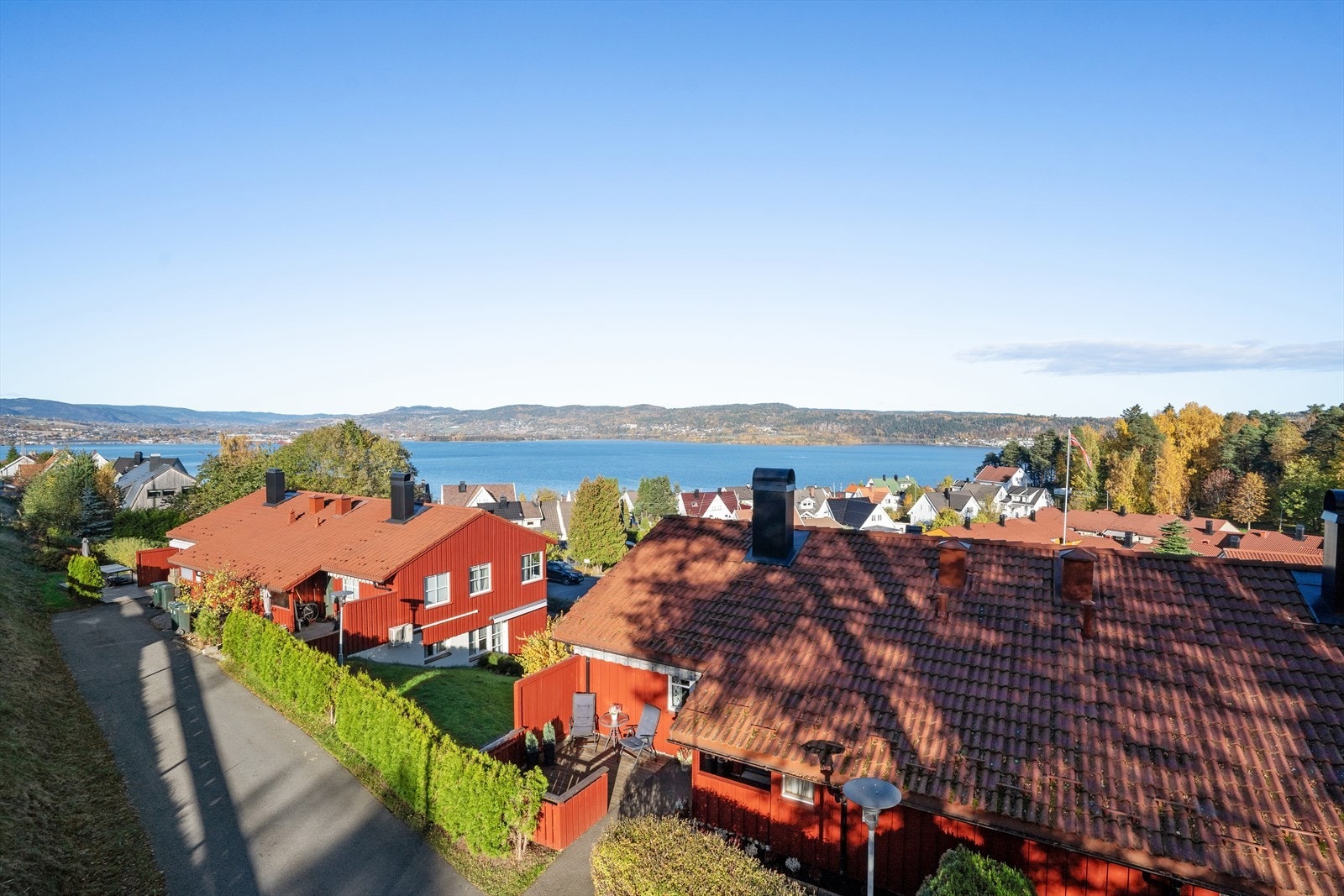 Høyt og fint beliggende med flott utsikt Galleribilde