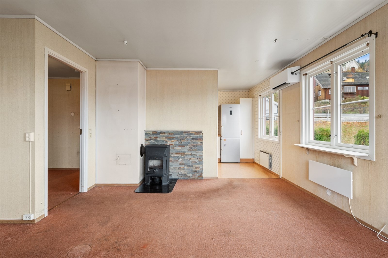 Fra stuen er det tilgang til kjøkkenet Galleribilde