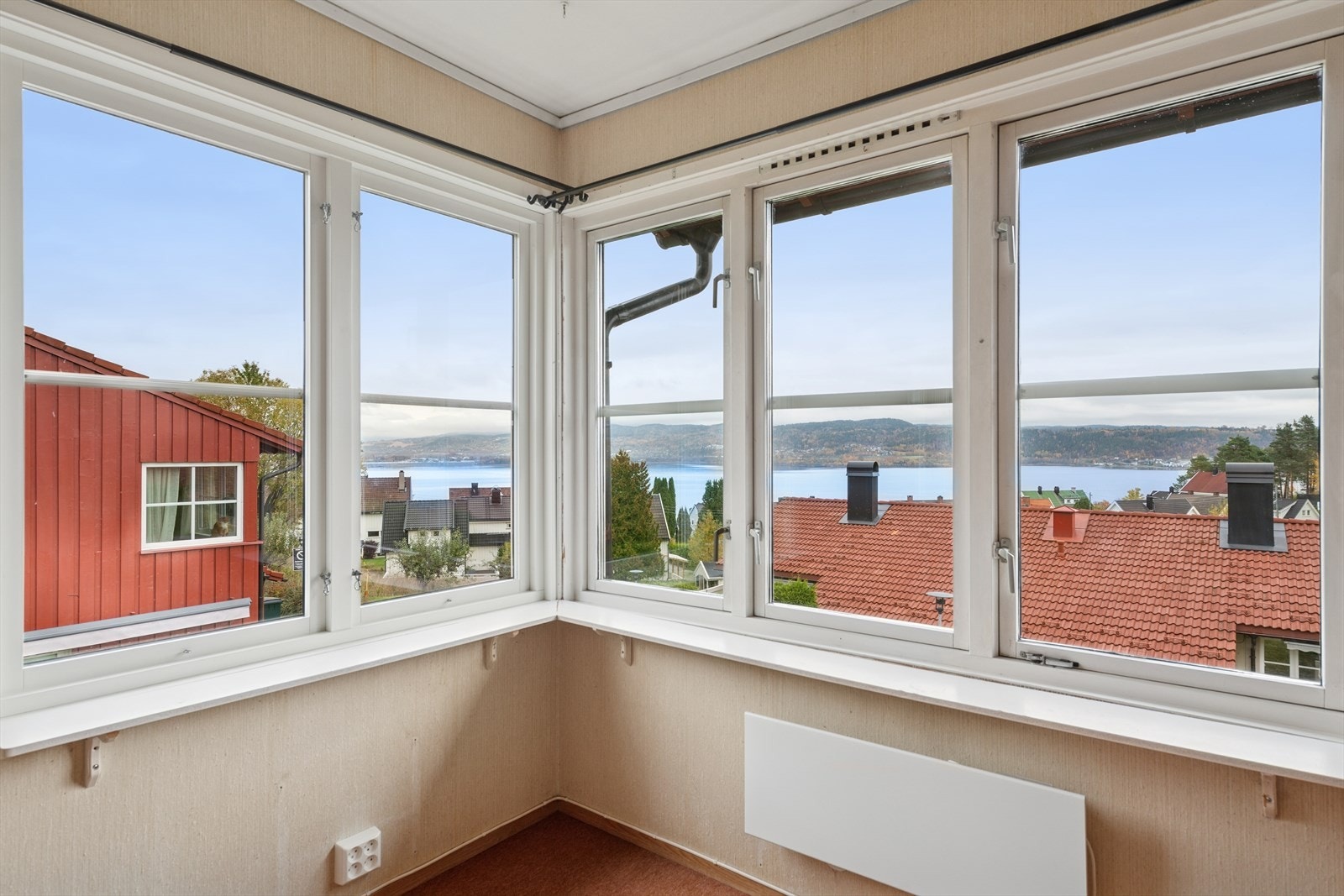 Fra stuen er det flott utsikt uten innsyn Galleribilde