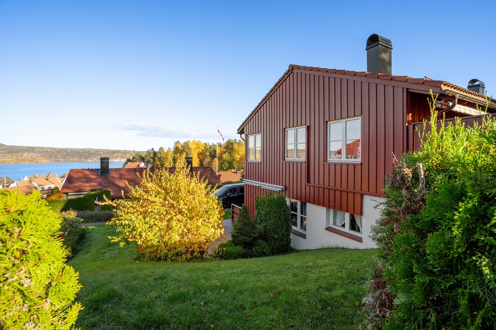 Seniorboligen ligger i et attraktivt og veletablert boligområde uten gjennomgangstrafikk Galleribilde