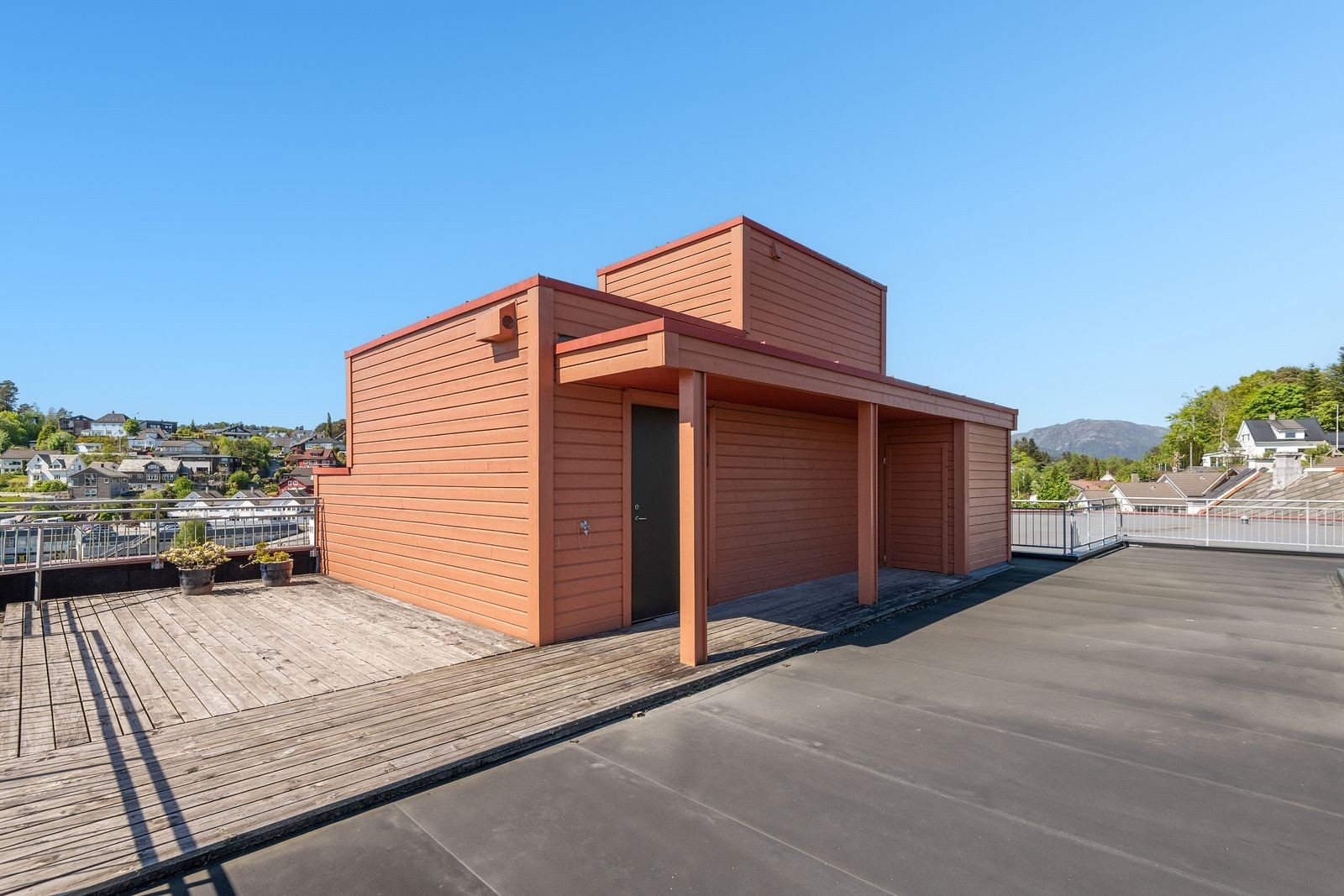 Her kan du nyte sol og utsikt på felles terrasse. Galleribilde