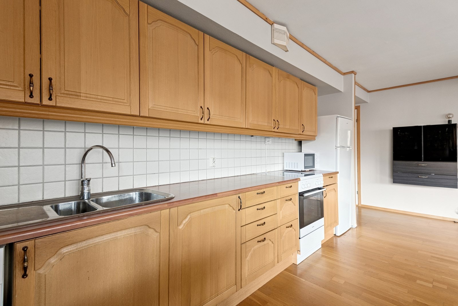 Fliser mellom over- og underskap. Galleribilde