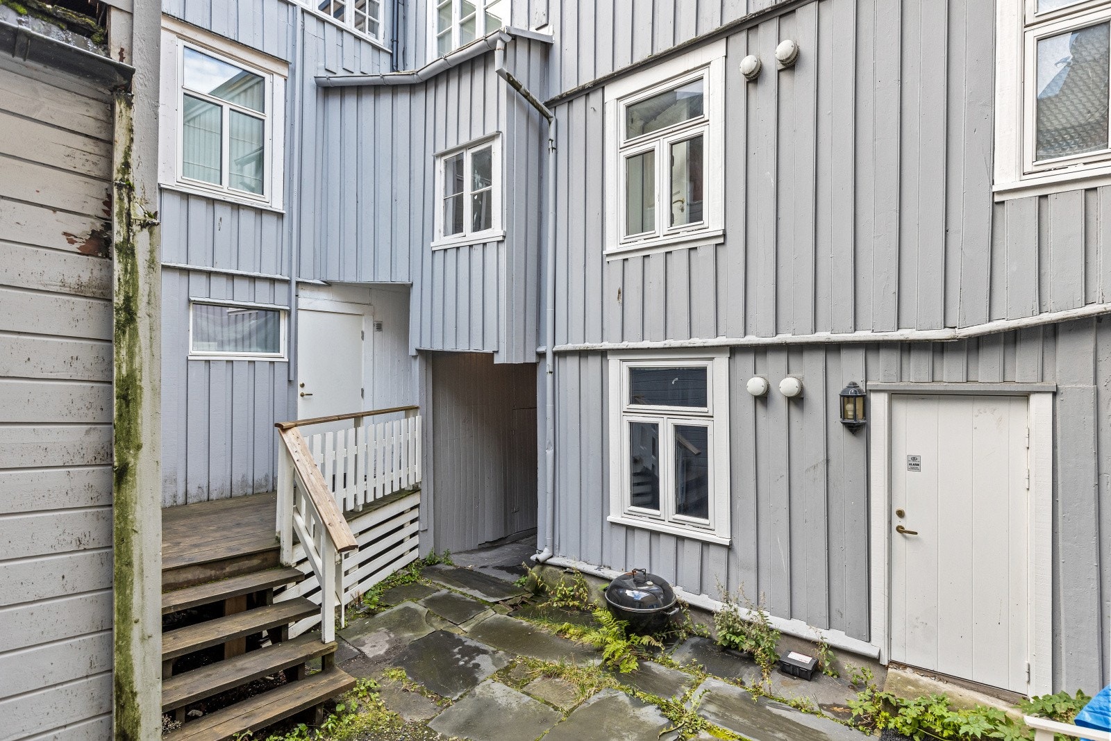 Her bor du i en rolig og tilbaketrukket gate, men med umiddelbar nærhet til "alt" du trenger i hverdagen! Galleribilde