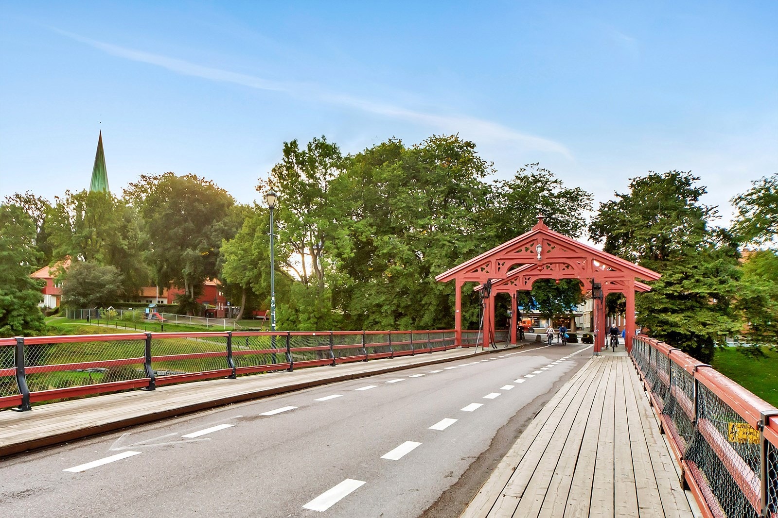 Det er ca. 10 min gange til Bakklandet, et sjarmerende nabolag fylt med koselige kafeer, restauranter og lokale småbutikker. Galleribilde