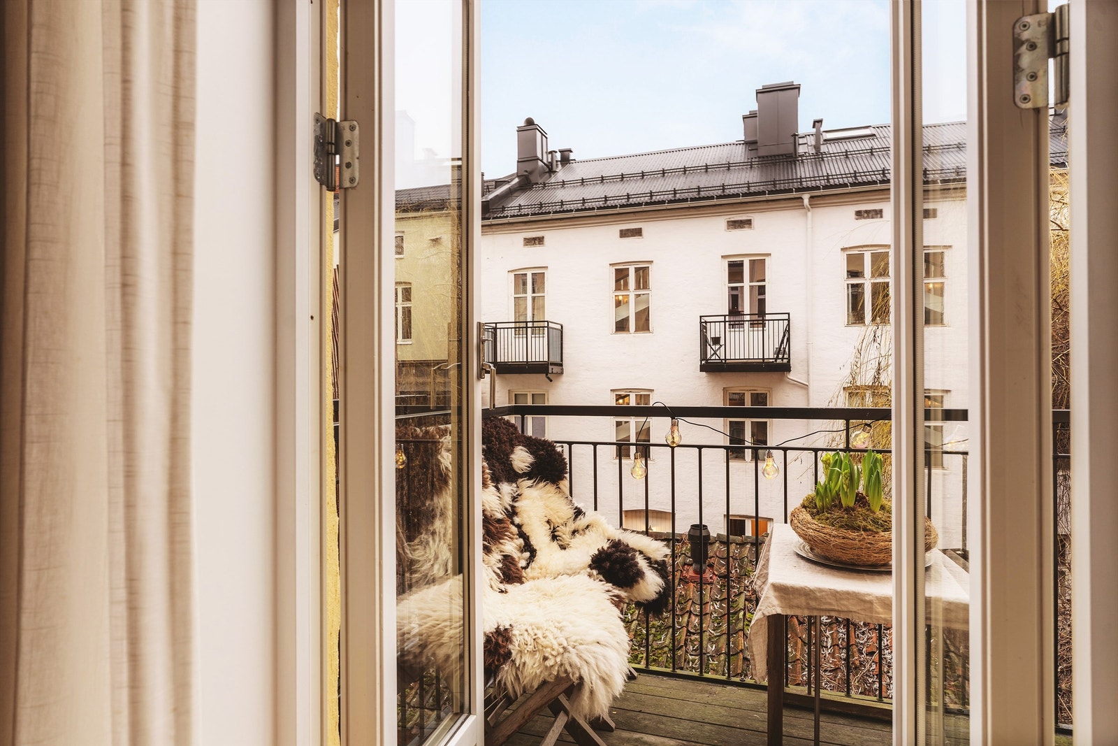 Leiligheten ligger rolig til i Vibes gate med kort gangavstand til Majorstuen og Bogstadveien med svært godt utvalg av butikker, restauranter, kafeer og kulturliv. Foto: Isnitt/Nadia Frantsen Galleribilde