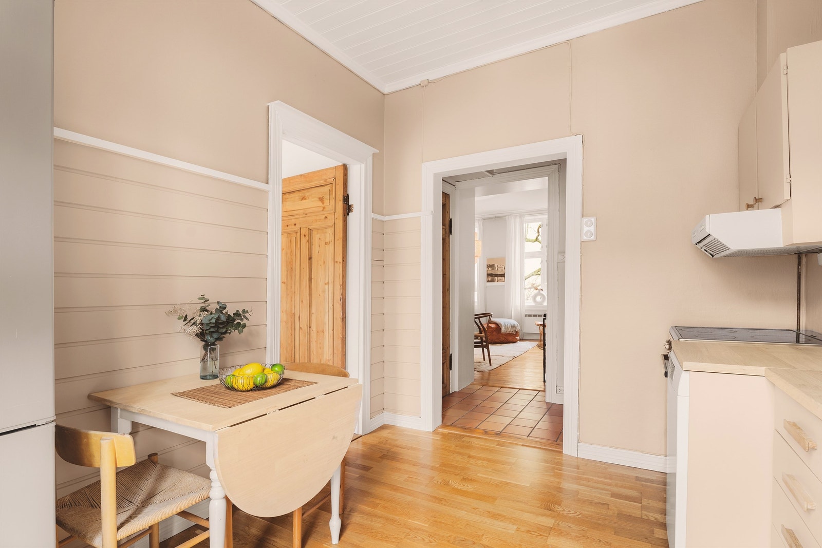 Leiligheten har gjennomgående planløsning og flotte lysforhold. Galleribilde