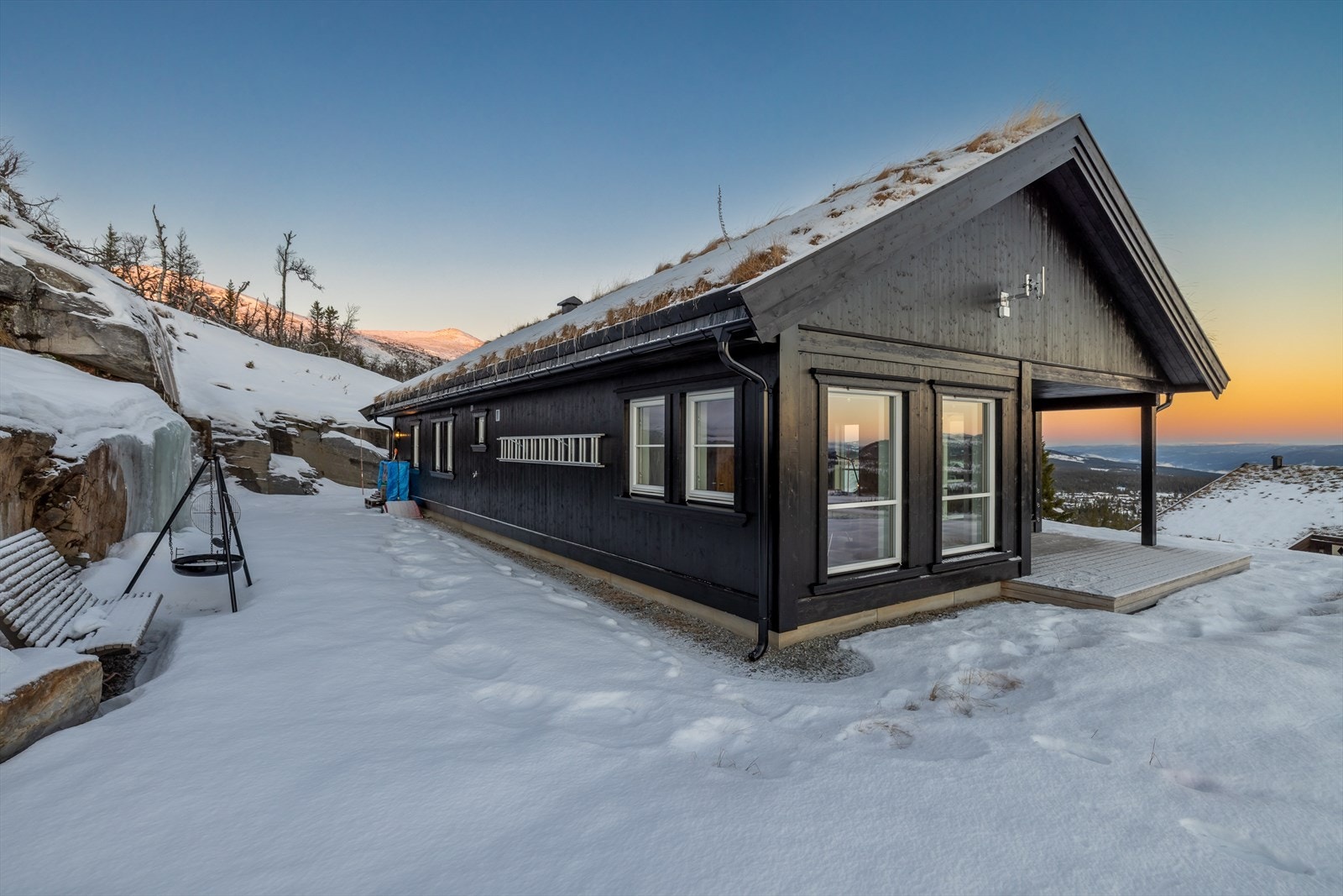 Pent opparbeidet tomt med fine uteplasser. Galleribilde