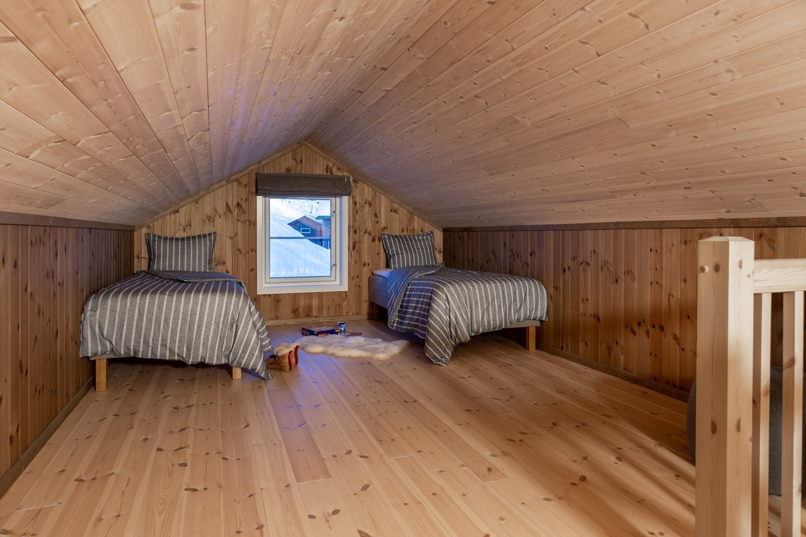 Perfekt loftstue eller ekstra soverom om mange er på hytten samtidig. Galleribilde