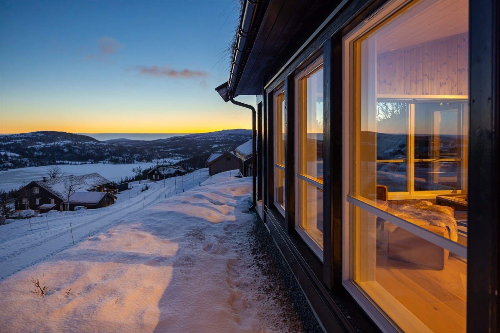 Legg godt merke til den flotte utsikten og de store vindusflatene. Galleribilde