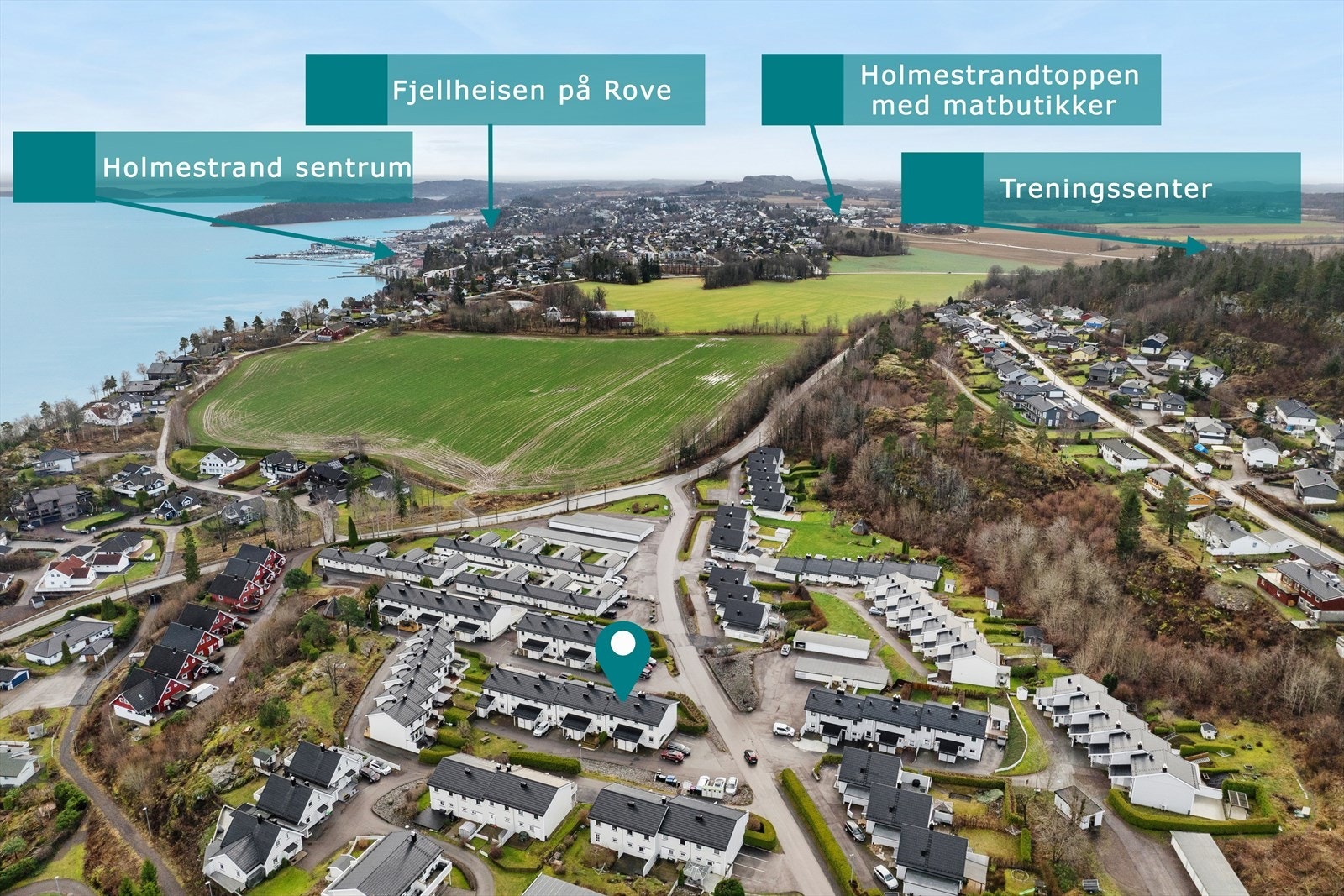 Fra boligen er det kort avstand til dagligvareforretninger på Holmestrandstoppen og Coop Extra på Gullhaug. For øvrig tar det ca. 15 minutter med bil til Holmestrand sentrum med et stort utvalg av forretninger. Galleribilde